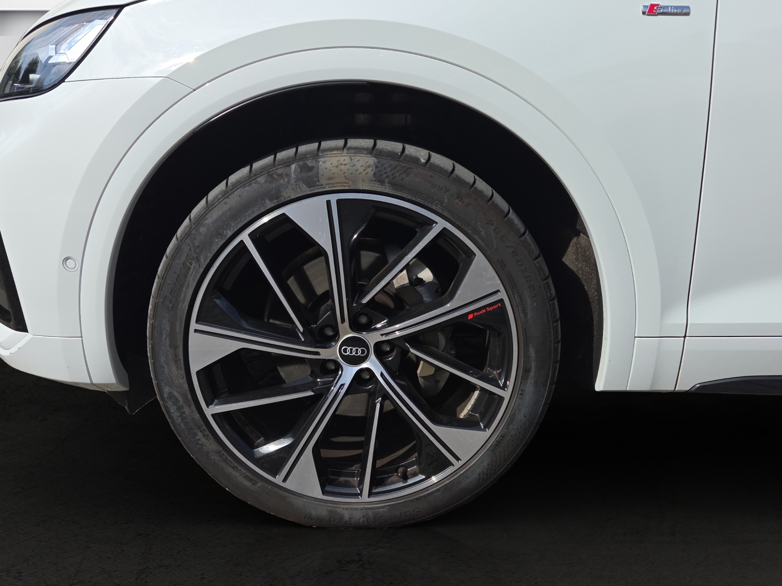 AUDI Q5 Sportback 40 TDI Blackedition quattro S-tronic-image-8
