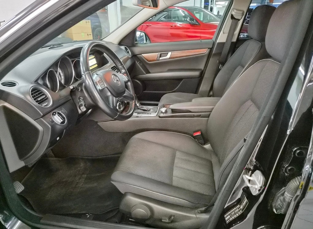 MERCEDES-BENZ C 180 BlueEfficiency 7G-Tronic-image-5