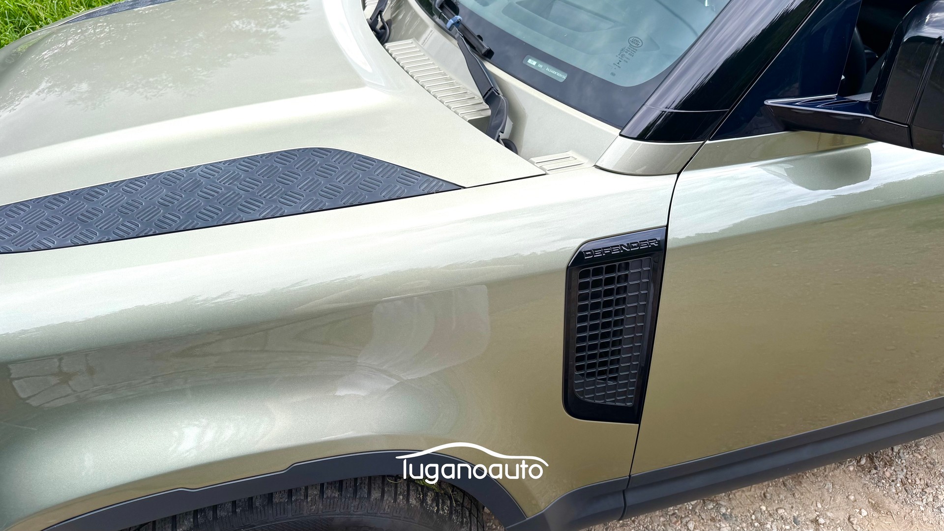 LAND ROVER Defender 90 3.0D I6 250 First Edition AT8-image-4