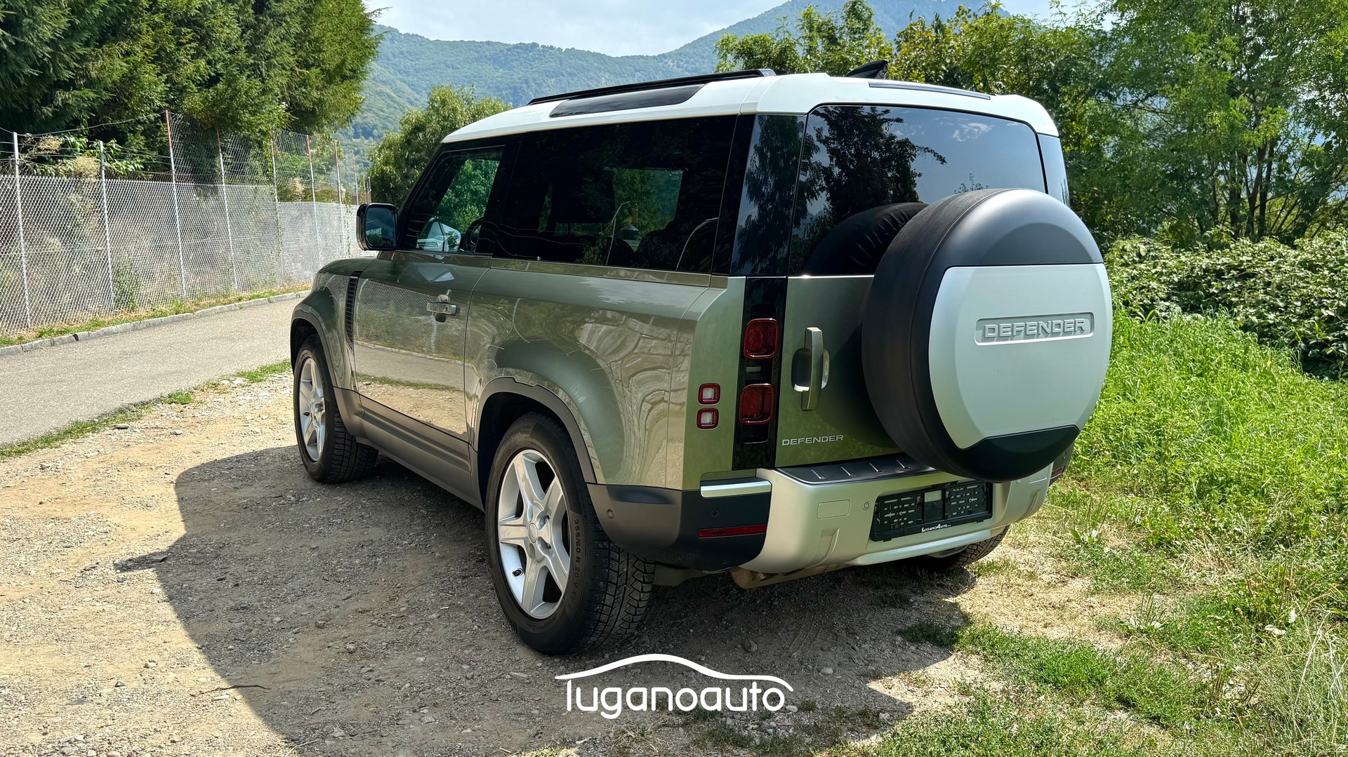 LAND ROVER Defender 90 3.0D I6 250 First Edition AT8-image-5