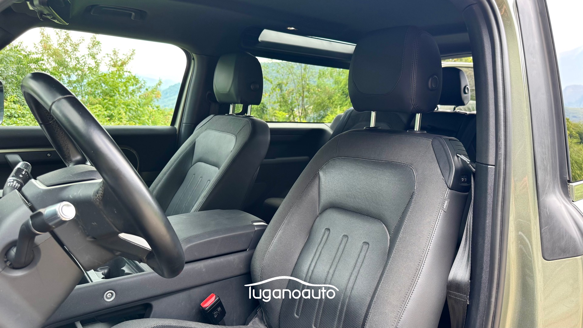 LAND ROVER Defender 90 3.0D I6 250 First Edition AT8-image-8