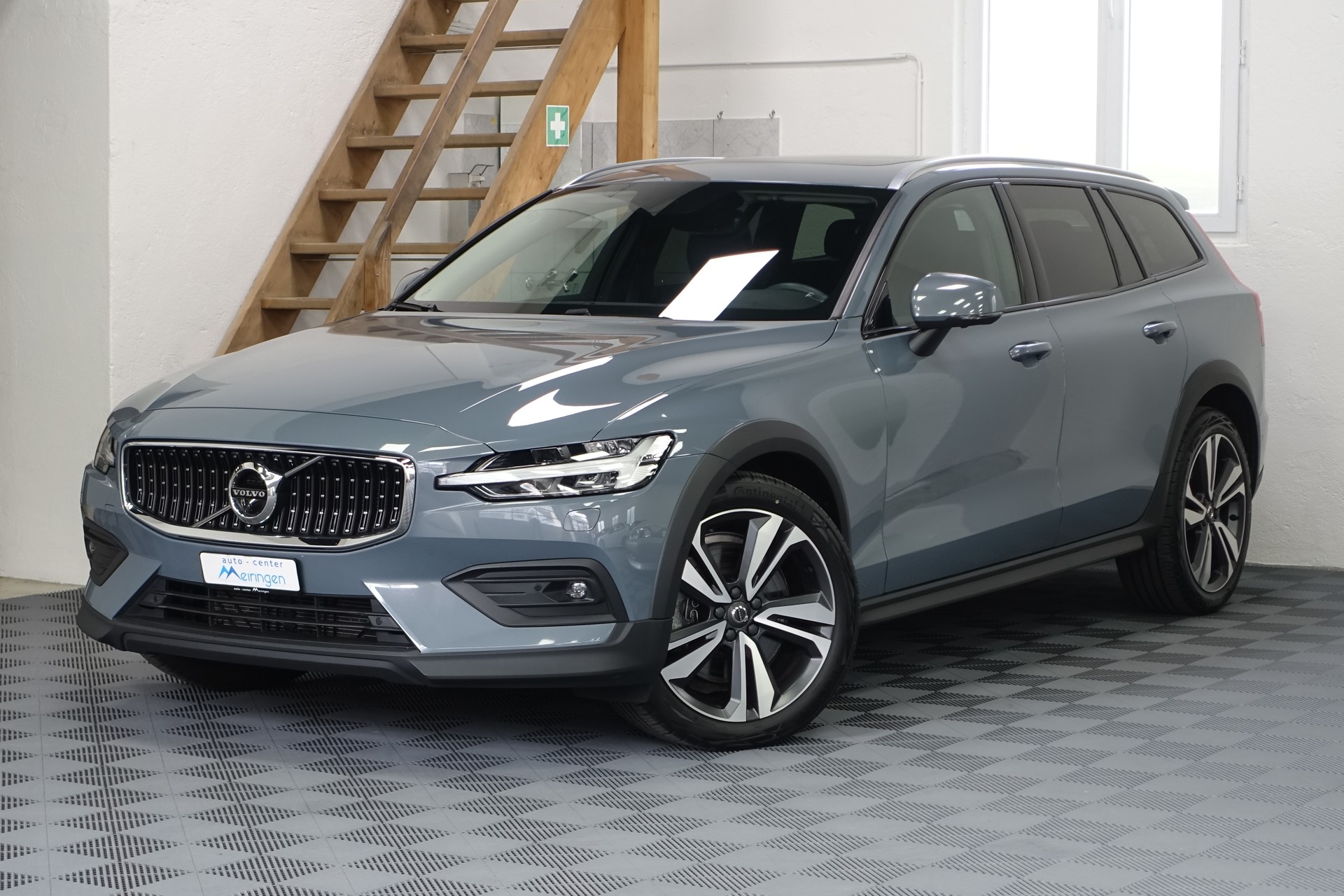 VOLVO V60 Cross Country 2.0 B5 AWD-image-0