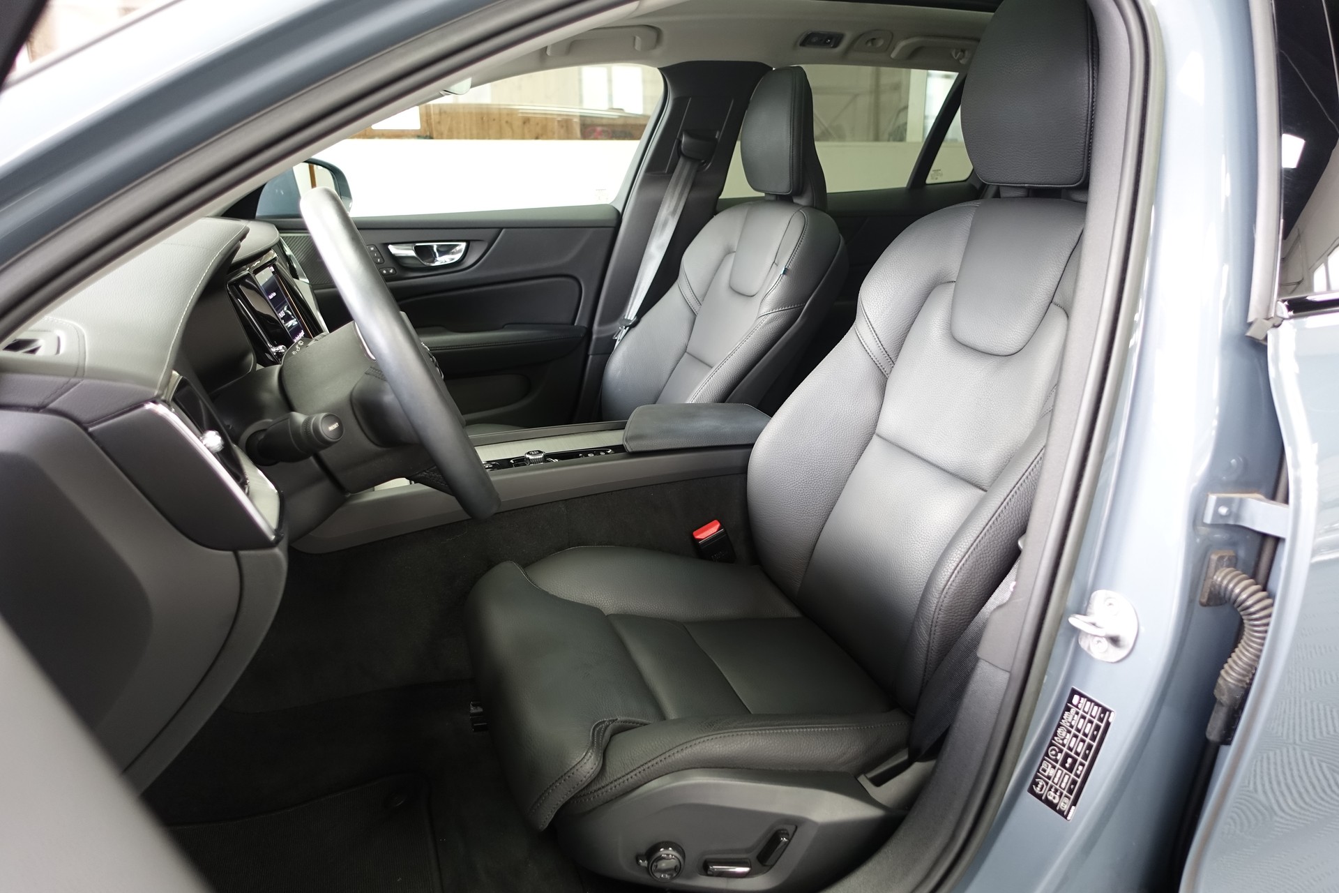 VOLVO V60 Cross Country 2.0 B5 AWD-image-13