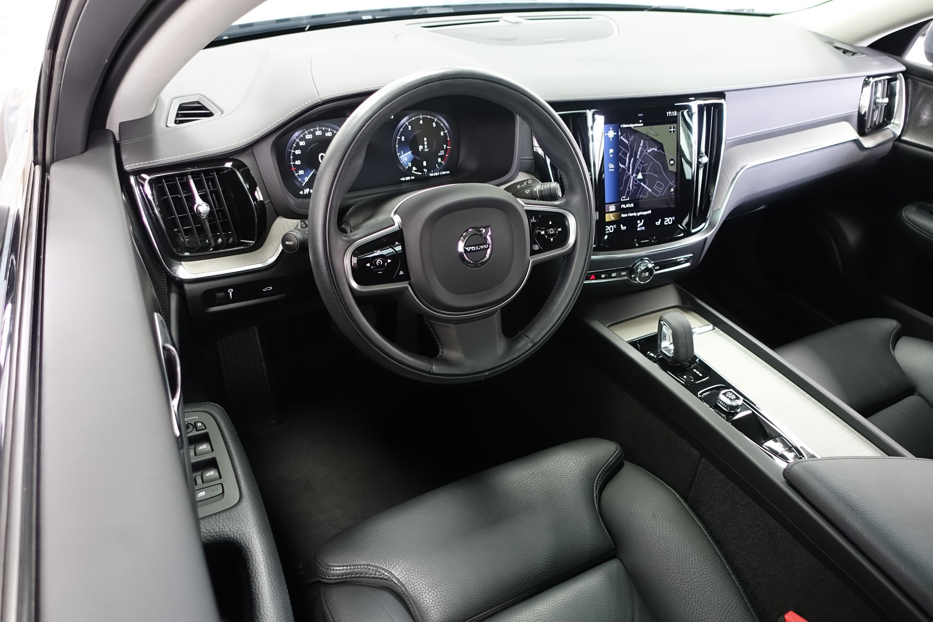 VOLVO V60 Cross Country 2.0 B5 AWD-image-10