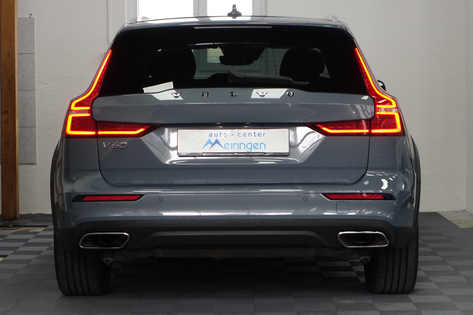 VOLVO V60 Cross Country 2.0 B5 AWD-image-6