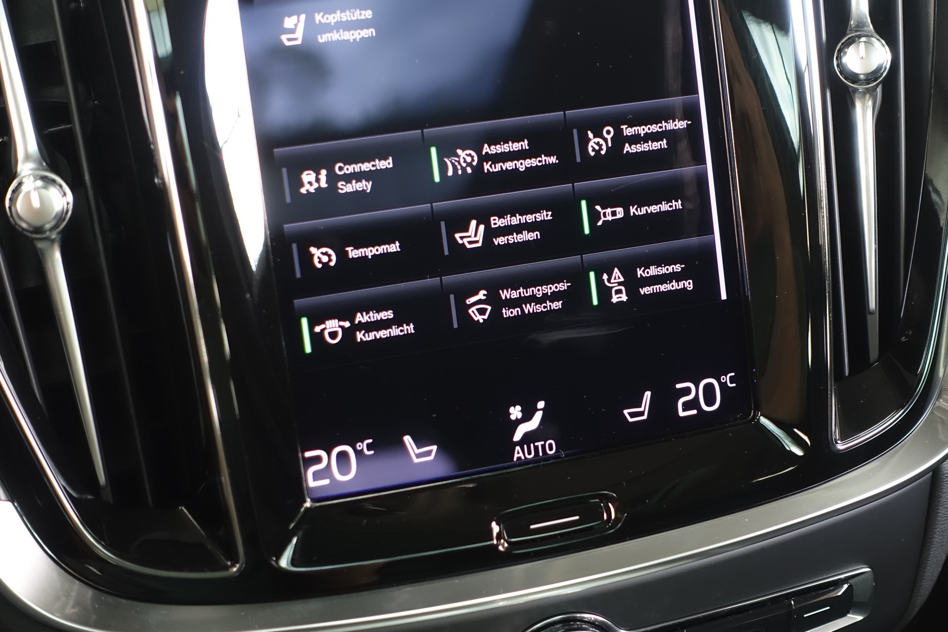 VOLVO V60 Cross Country 2.0 B5 AWD-image-29
