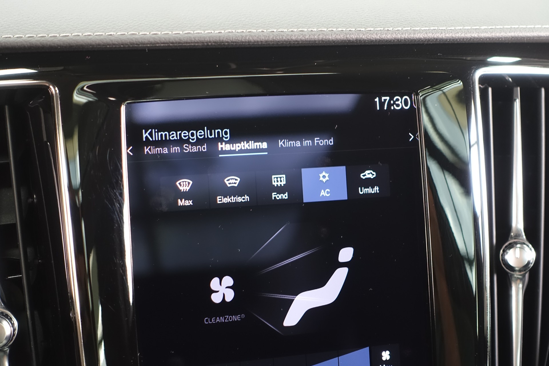 VOLVO V60 Cross Country 2.0 B5 AWD-image-26