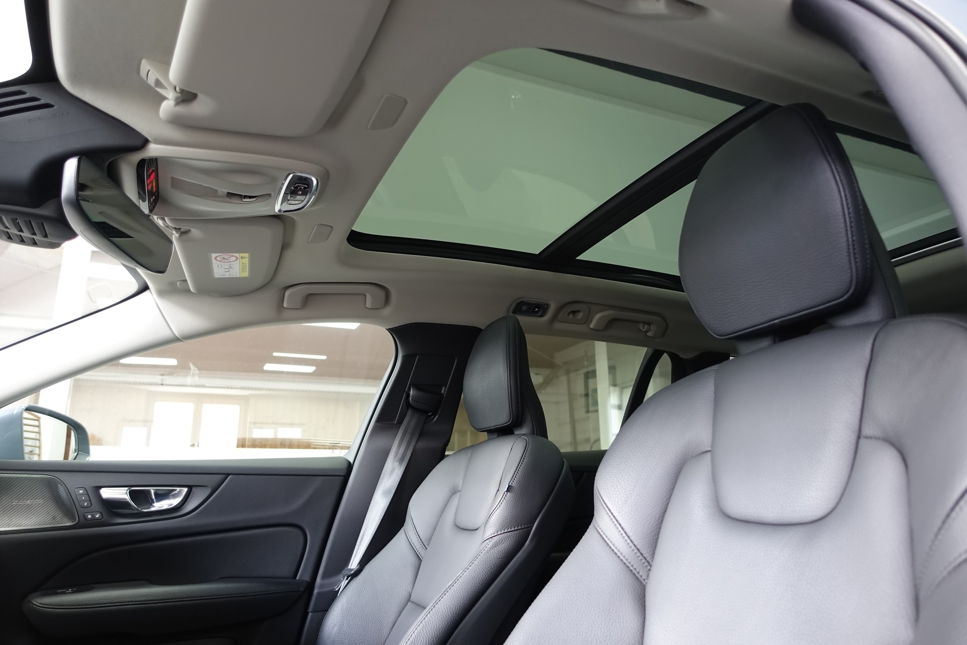 VOLVO V60 Cross Country 2.0 B5 AWD-image-12