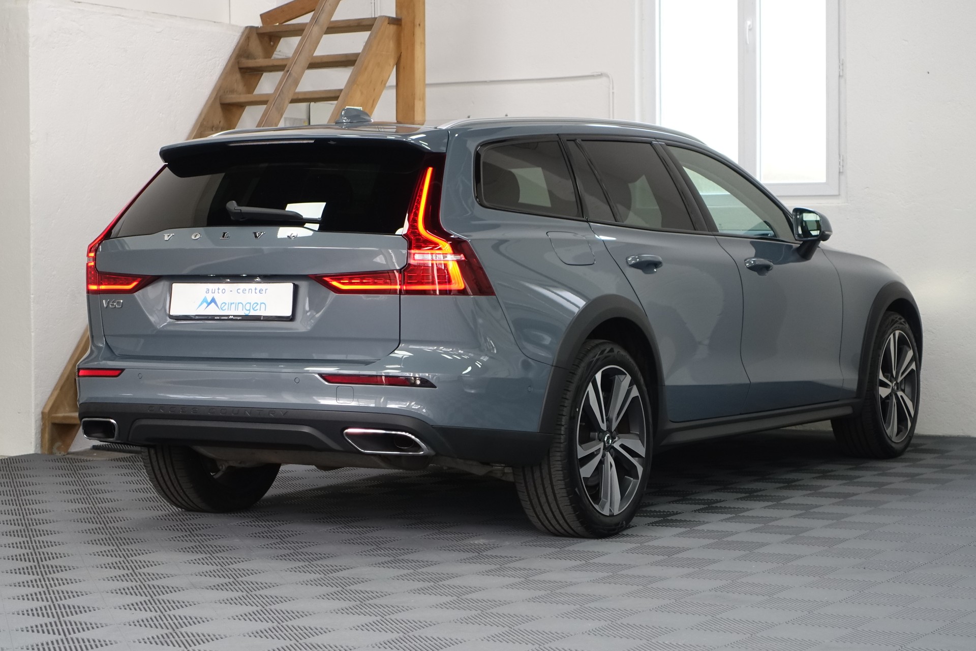 VOLVO V60 Cross Country 2.0 B5 AWD-image-5