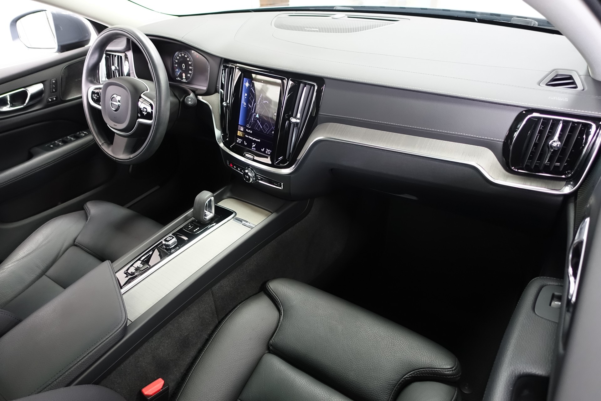 VOLVO V60 Cross Country 2.0 B5 AWD-image-11