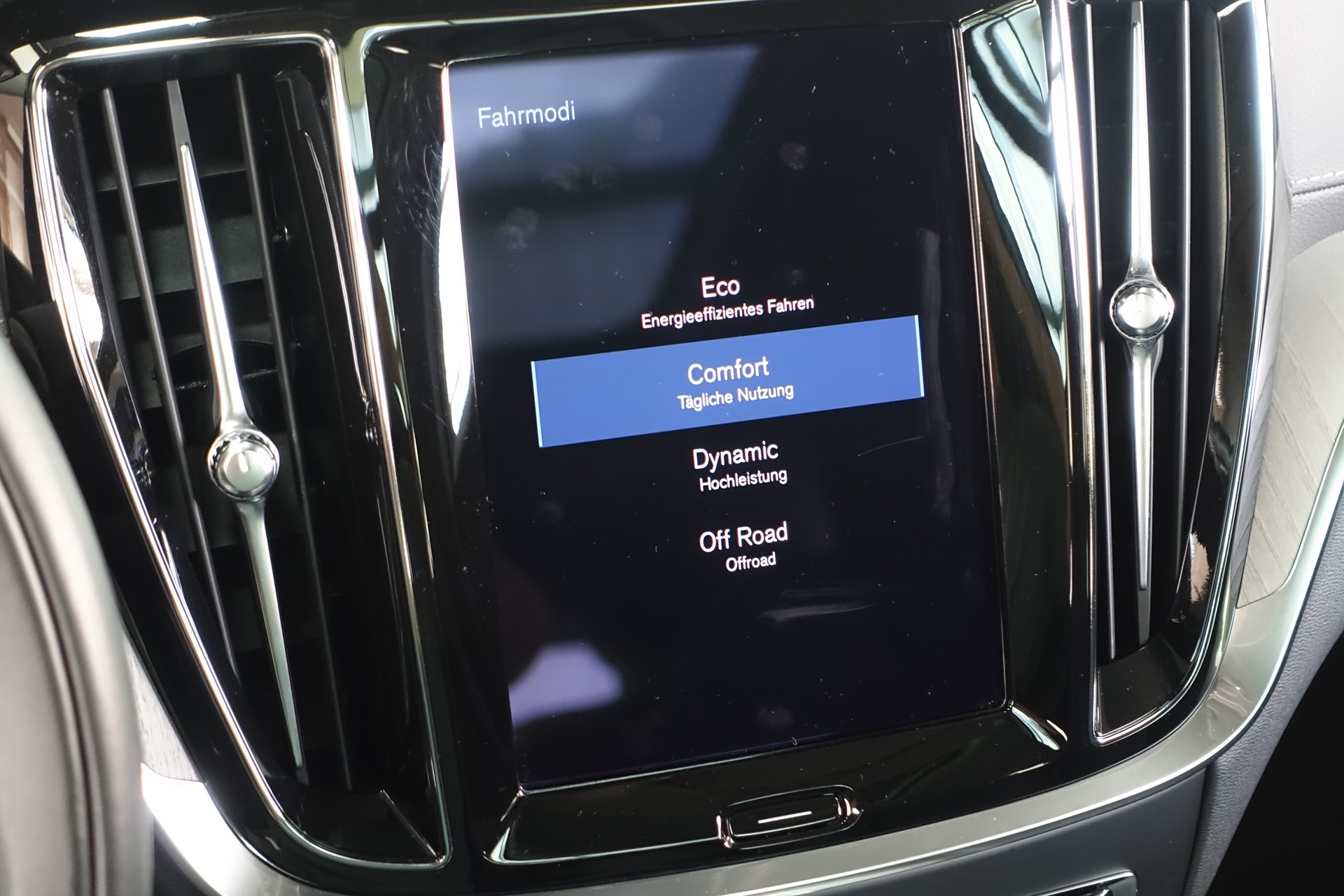 VOLVO V60 Cross Country 2.0 B5 AWD-image-30