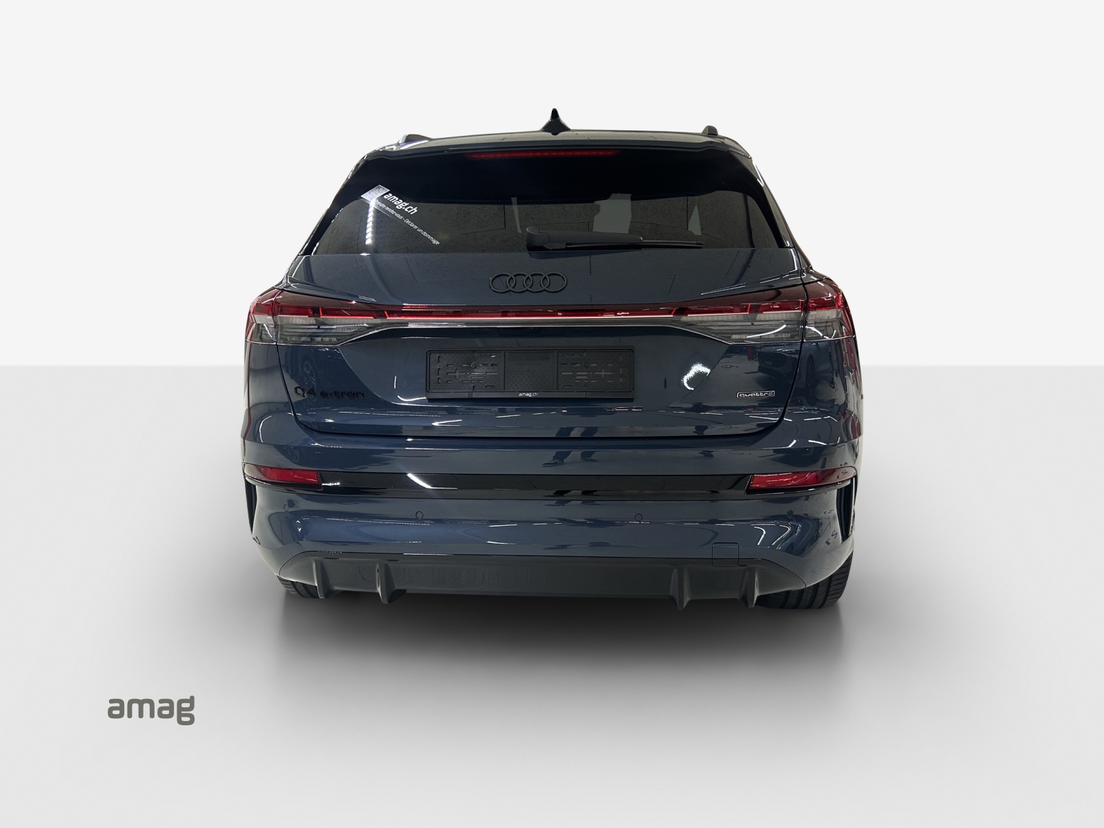 AUDI Q4 e-tron SUV quattro performance Swiss Ski-image-3