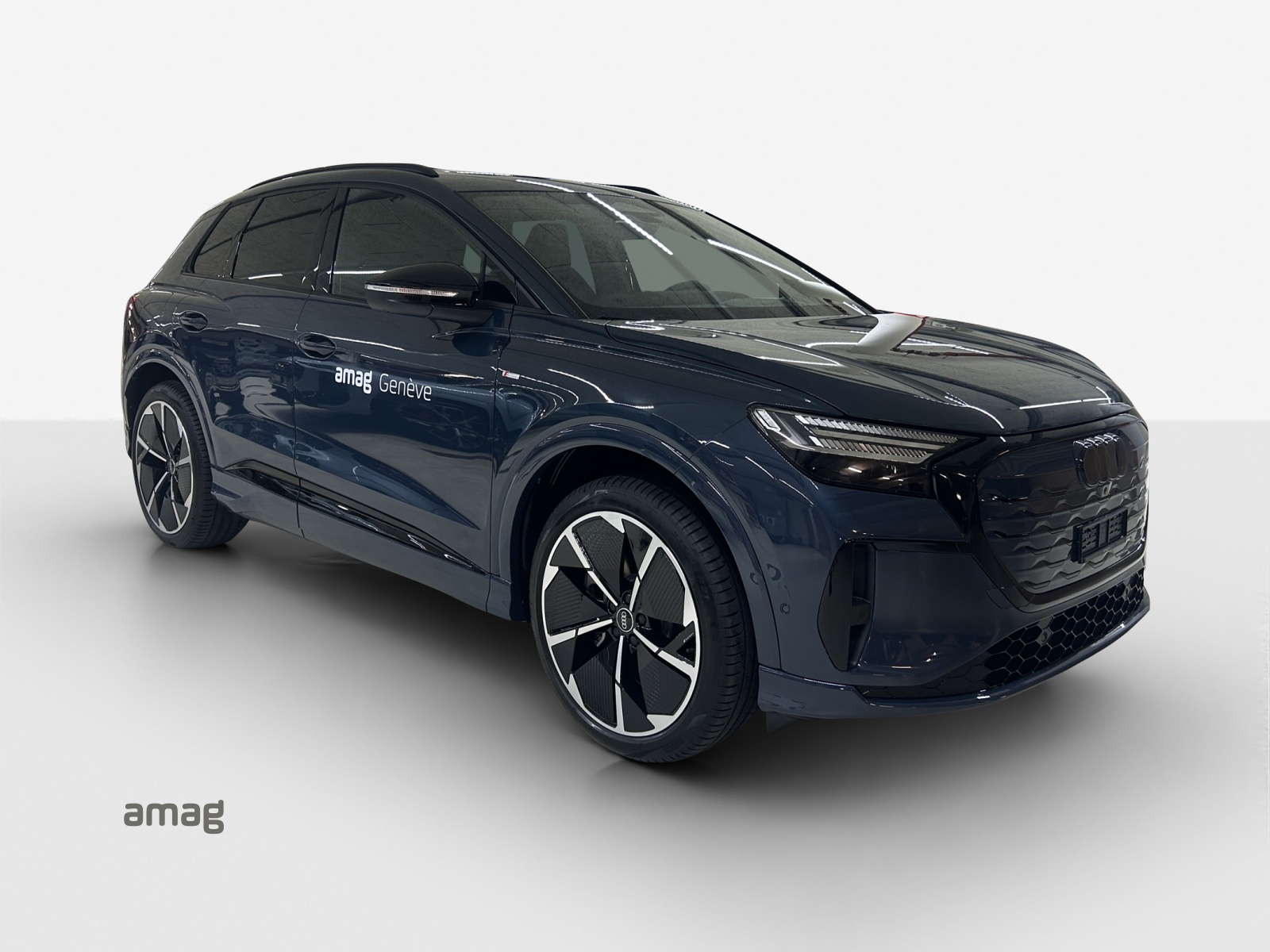 AUDI Q4 e-tron SUV quattro performance Swiss Ski-image-5
