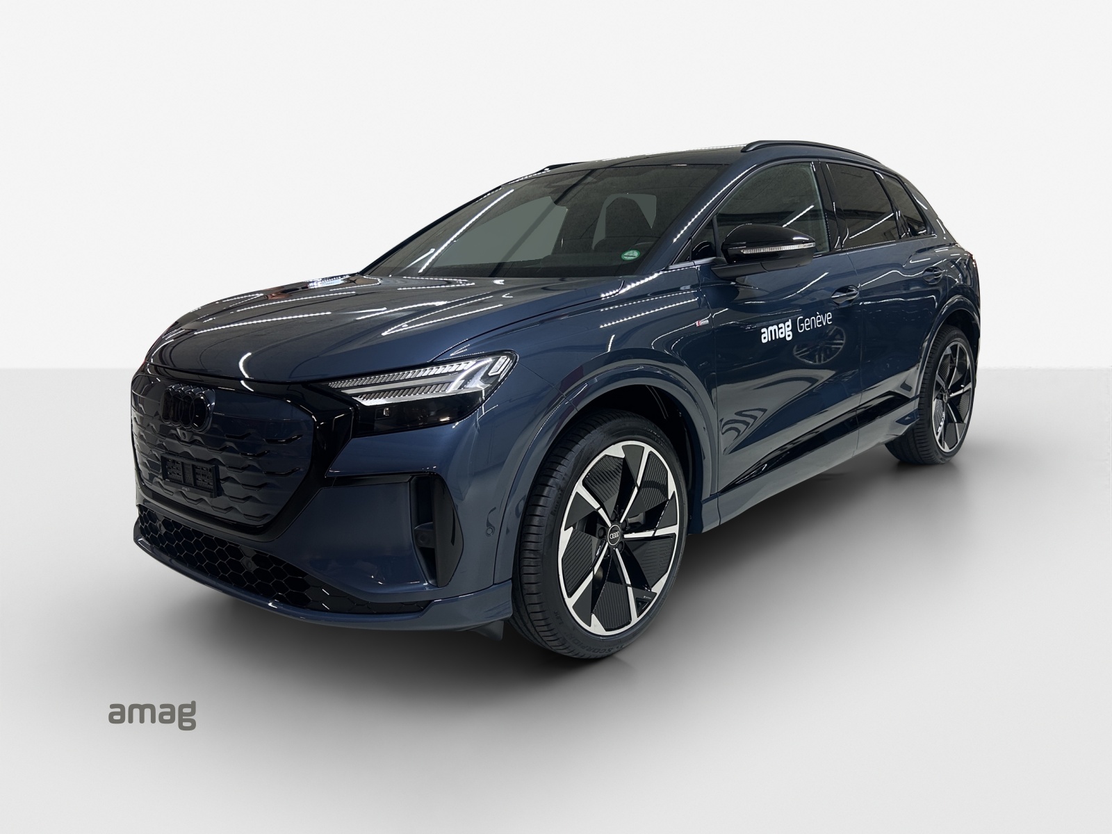 AUDI Q4 e-tron SUV quattro performance Swiss Ski-image-0