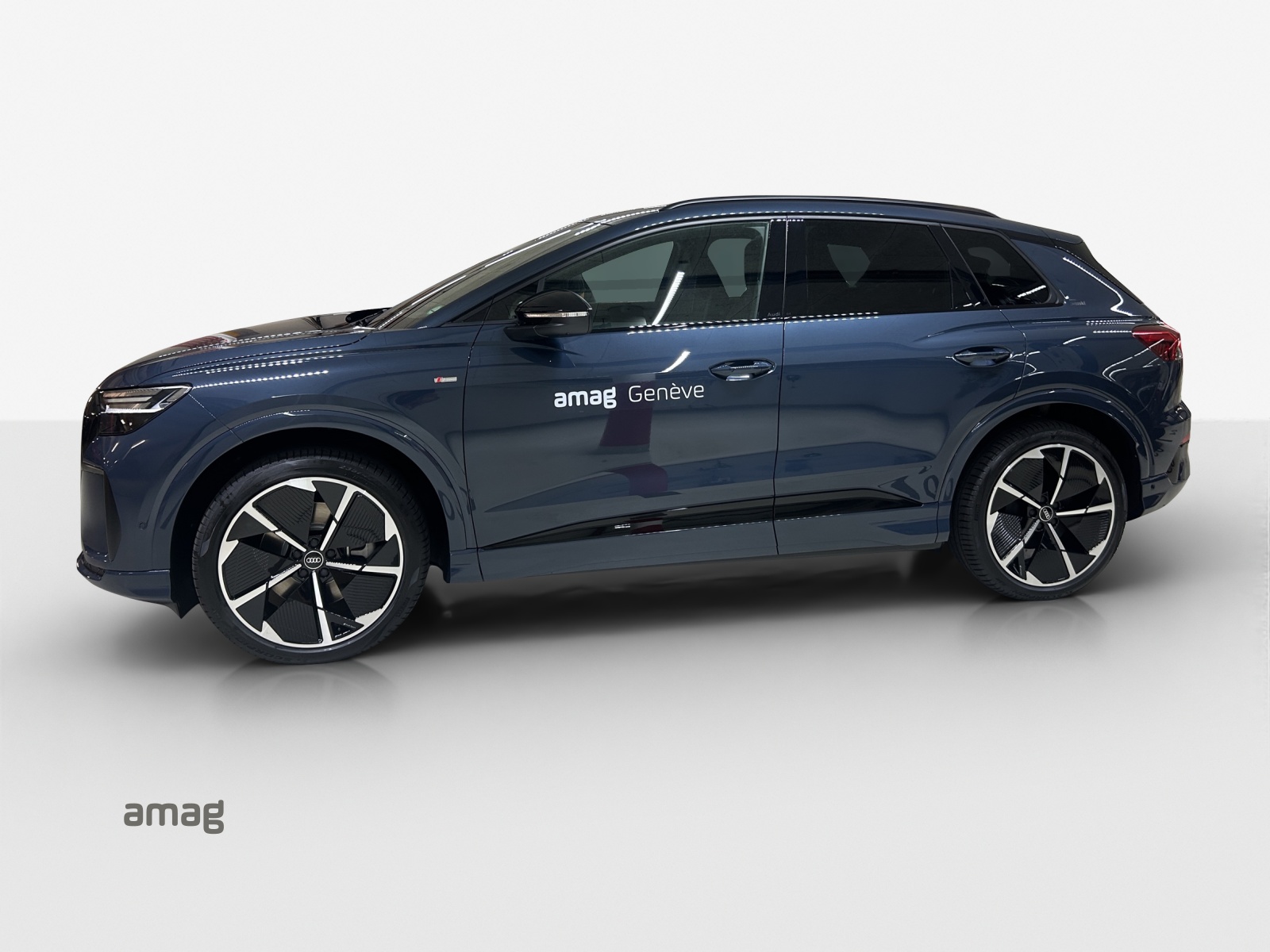 AUDI Q4 e-tron SUV quattro performance Swiss Ski-image-1