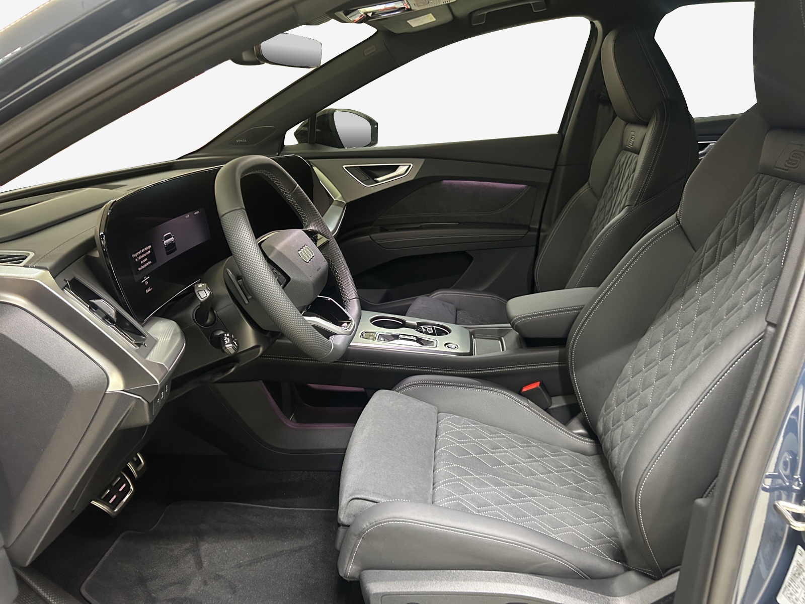 AUDI Q4 e-tron SUV quattro performance Swiss Ski-image-7