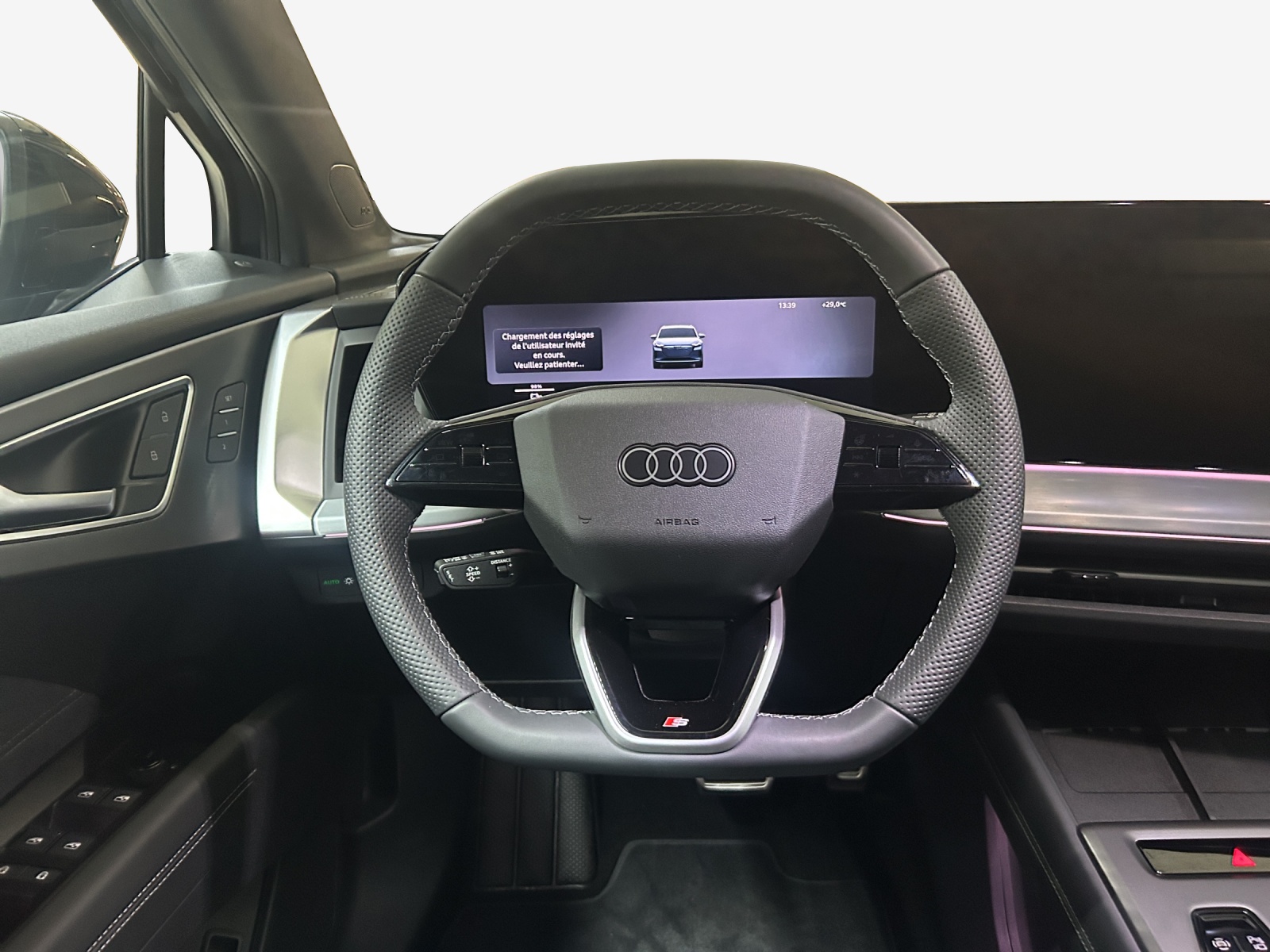 AUDI Q4 e-tron SUV quattro performance Swiss Ski-image-9