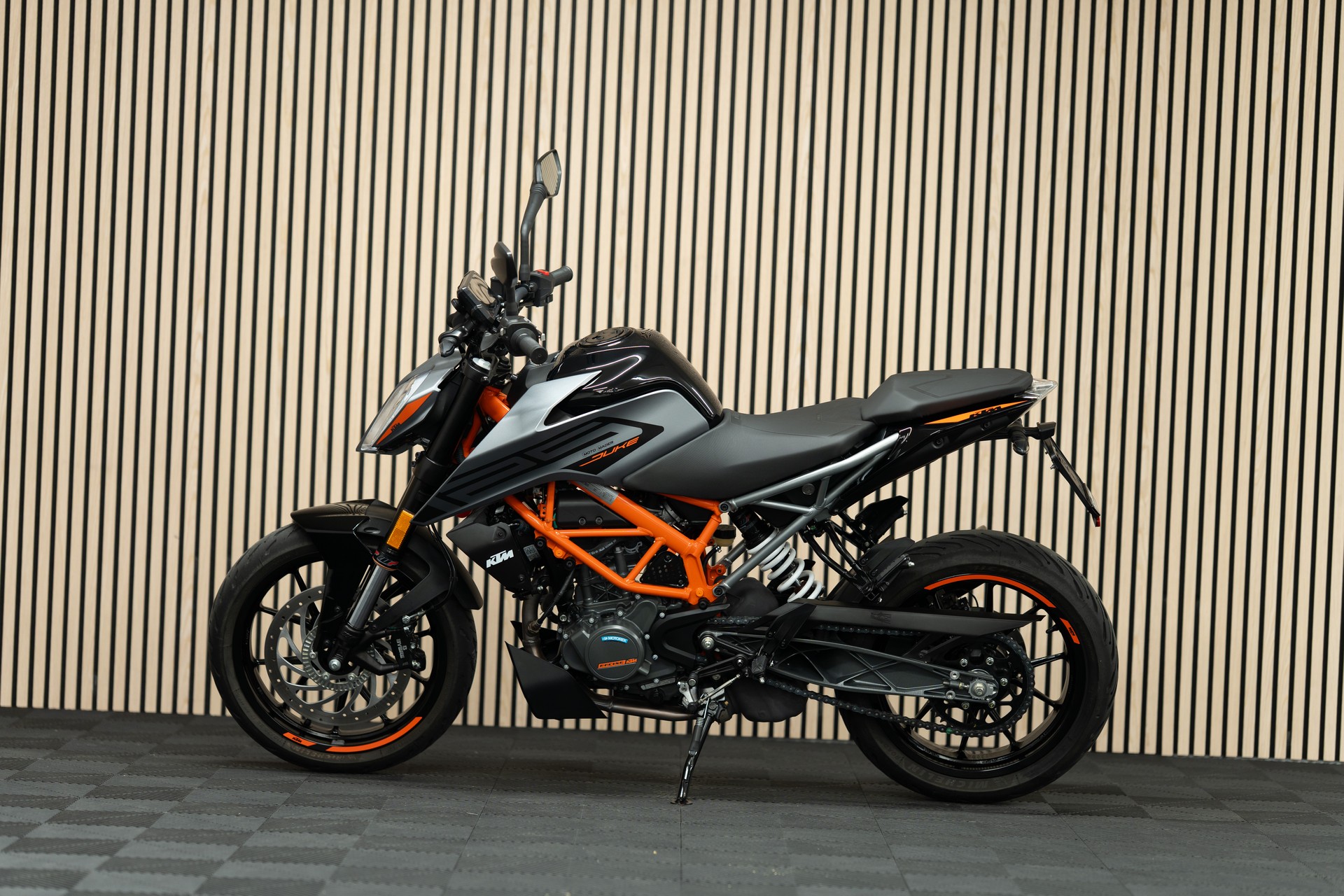 KTM 125 Duke-showroom-element-1