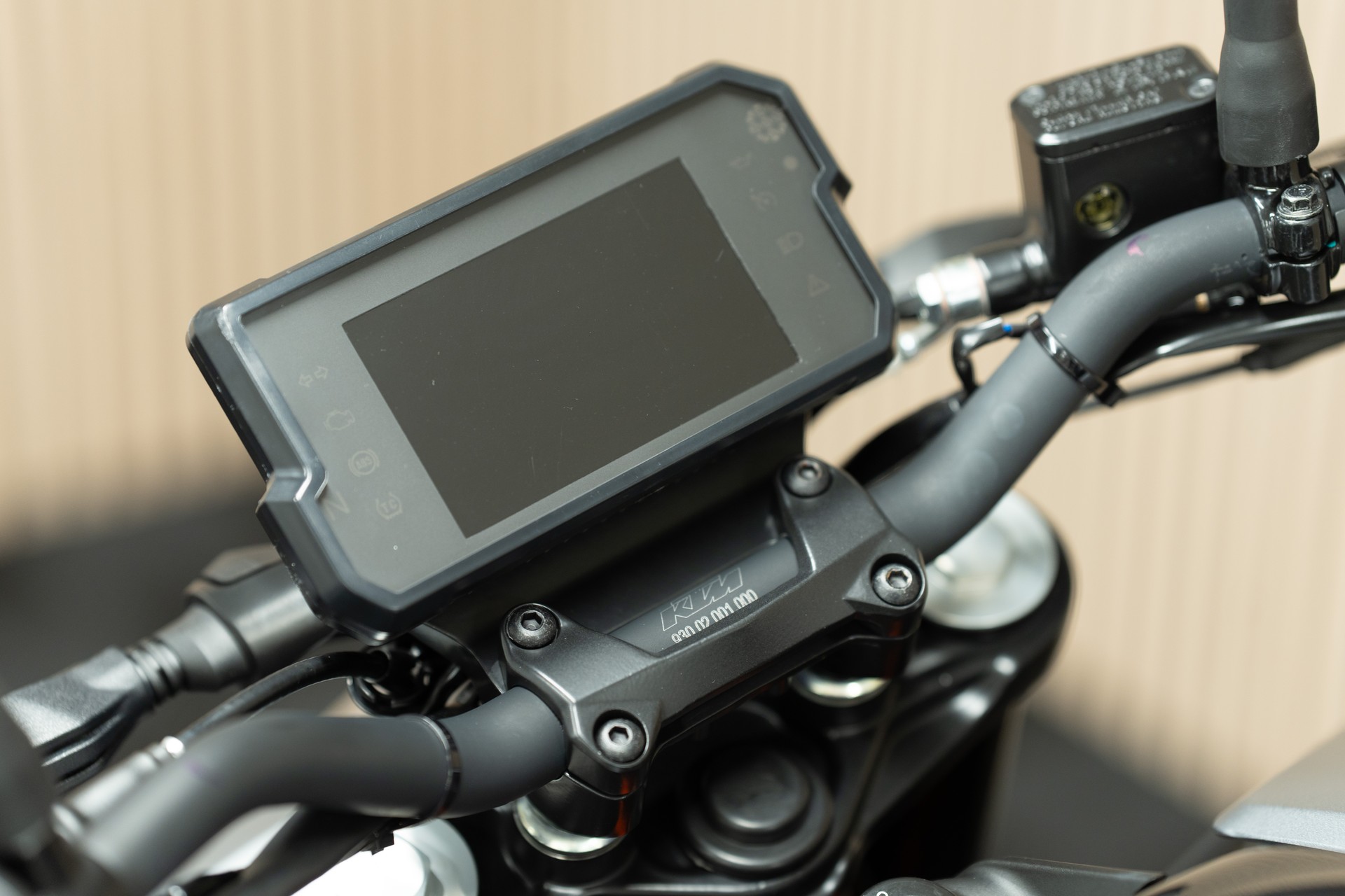 KTM 125 Duke-showroom-element-2