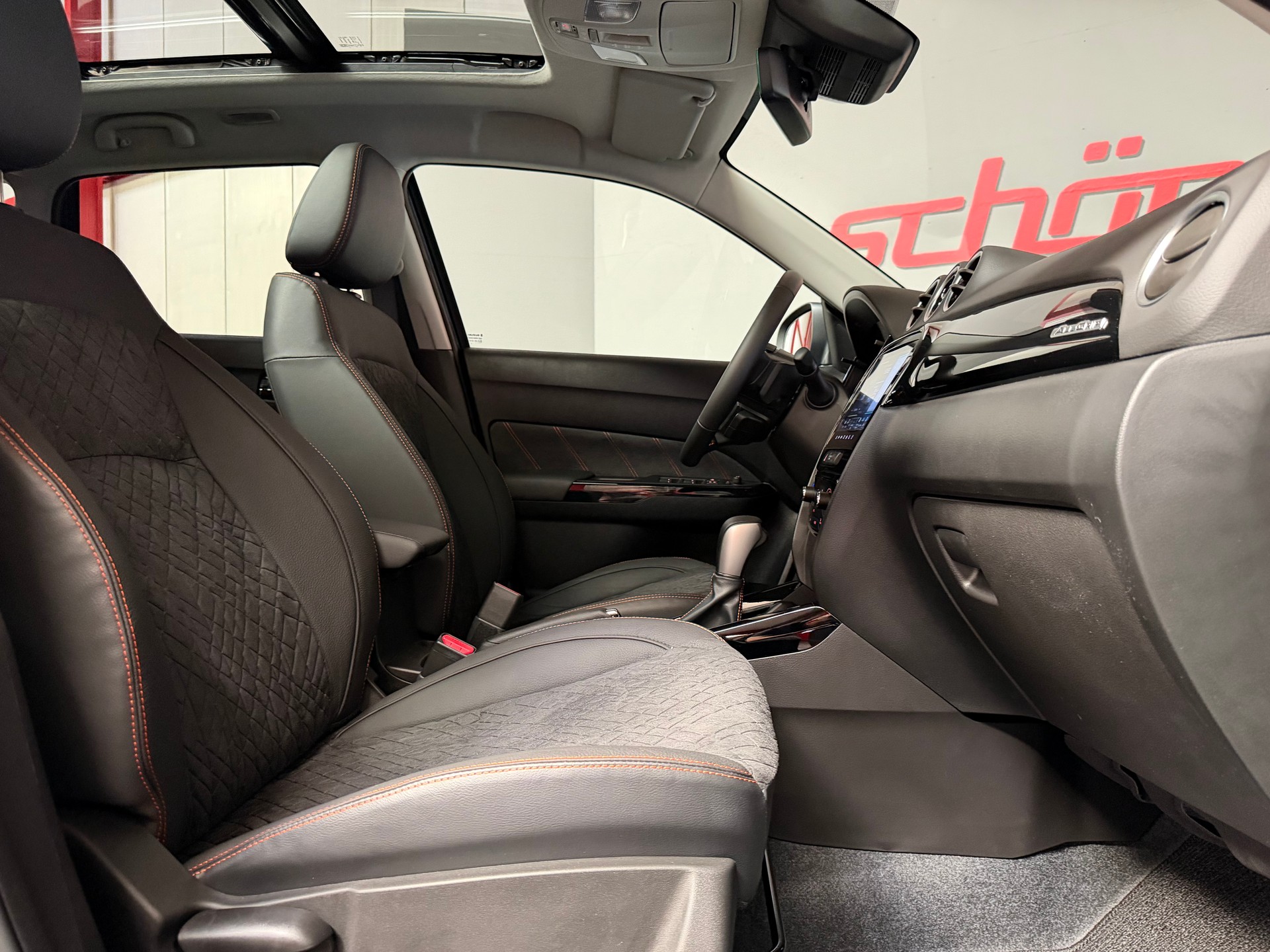 SUZUKI Vitara 1.4 Boosterjet Black Edition Top 4x4 Hybrid Automatic-image-19