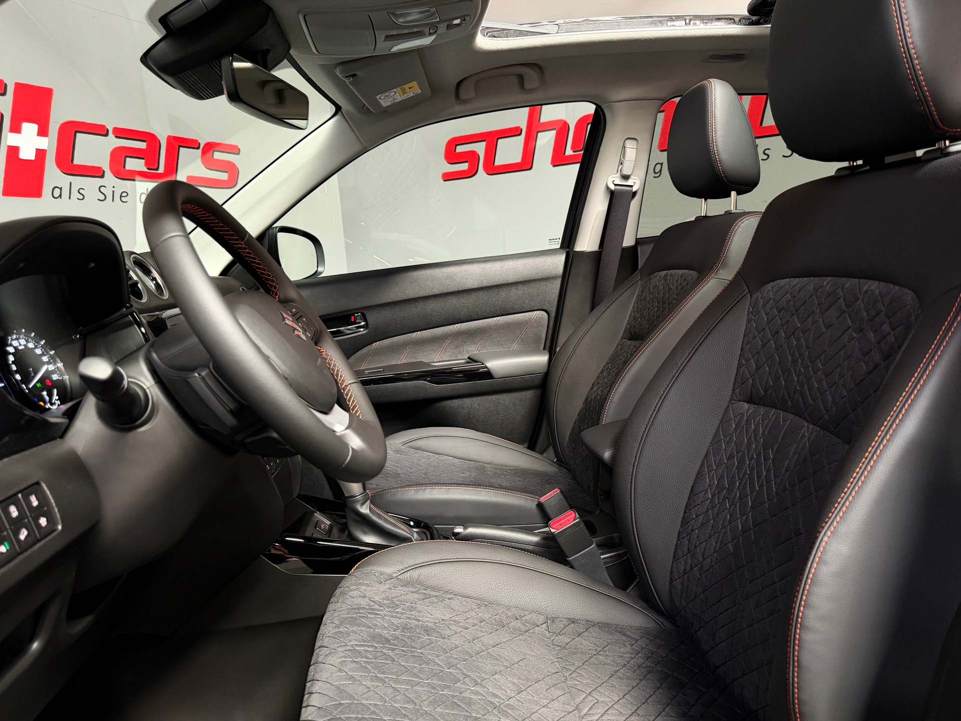 SUZUKI Vitara 1.4 Boosterjet Black Edition Top 4x4 Hybrid Automatic-image-14
