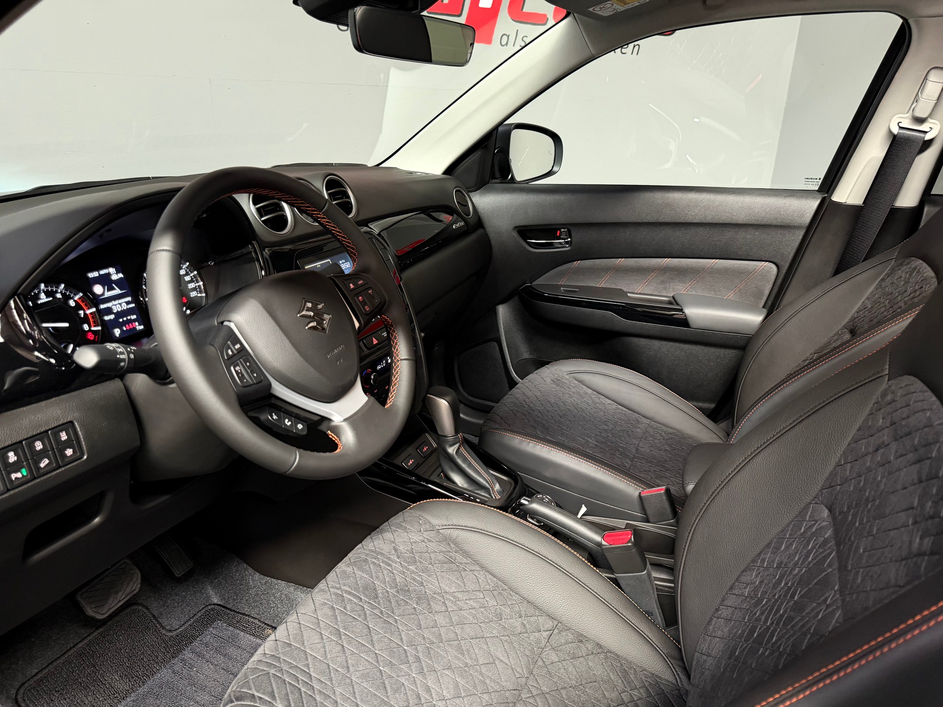 SUZUKI Vitara 1.4 Boosterjet Black Edition Top 4x4 Hybrid Automatic-image-13
