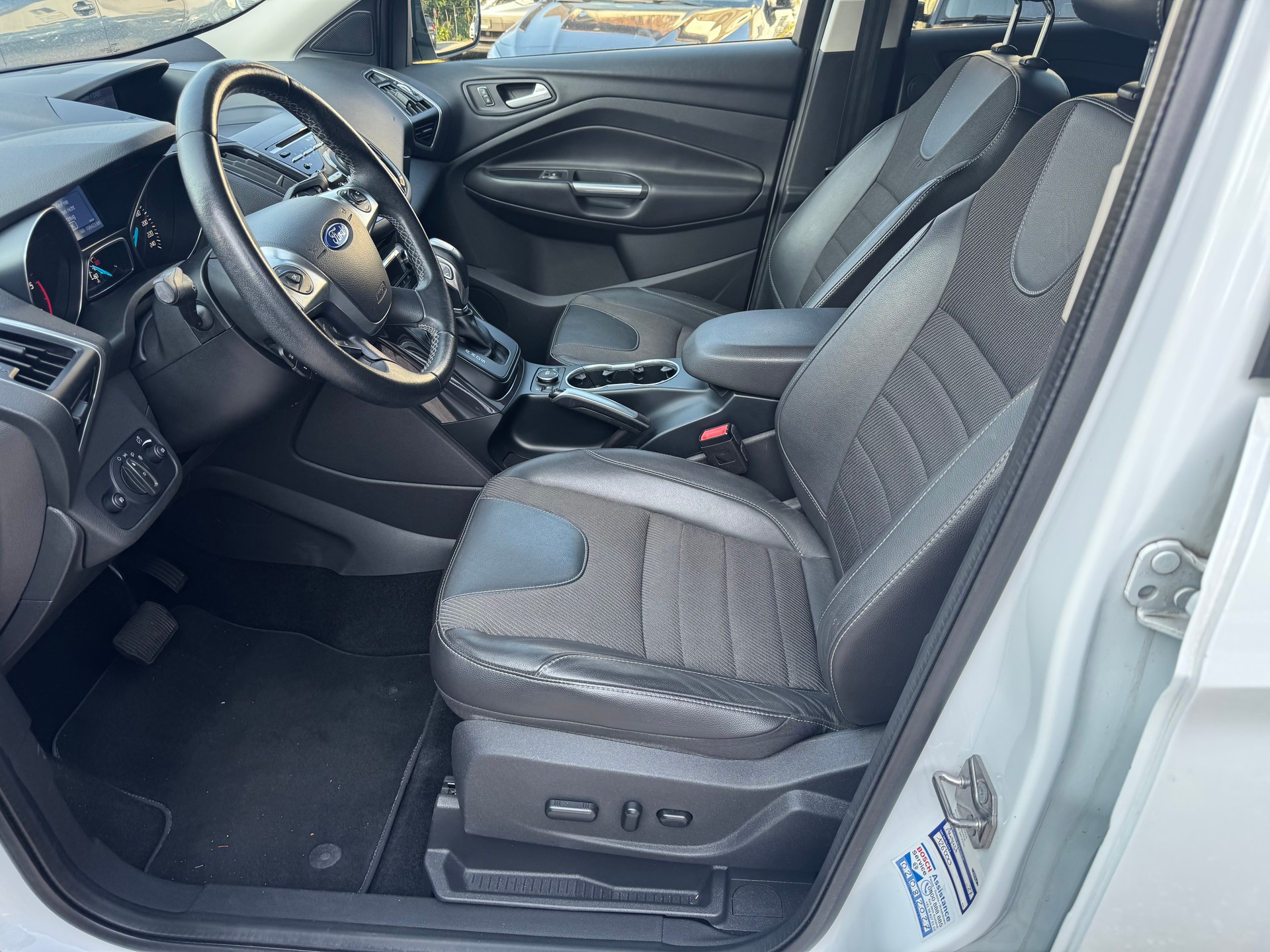 FORD Kuga 2.0 TDCi Titanium 4WD PowerShift-image-3