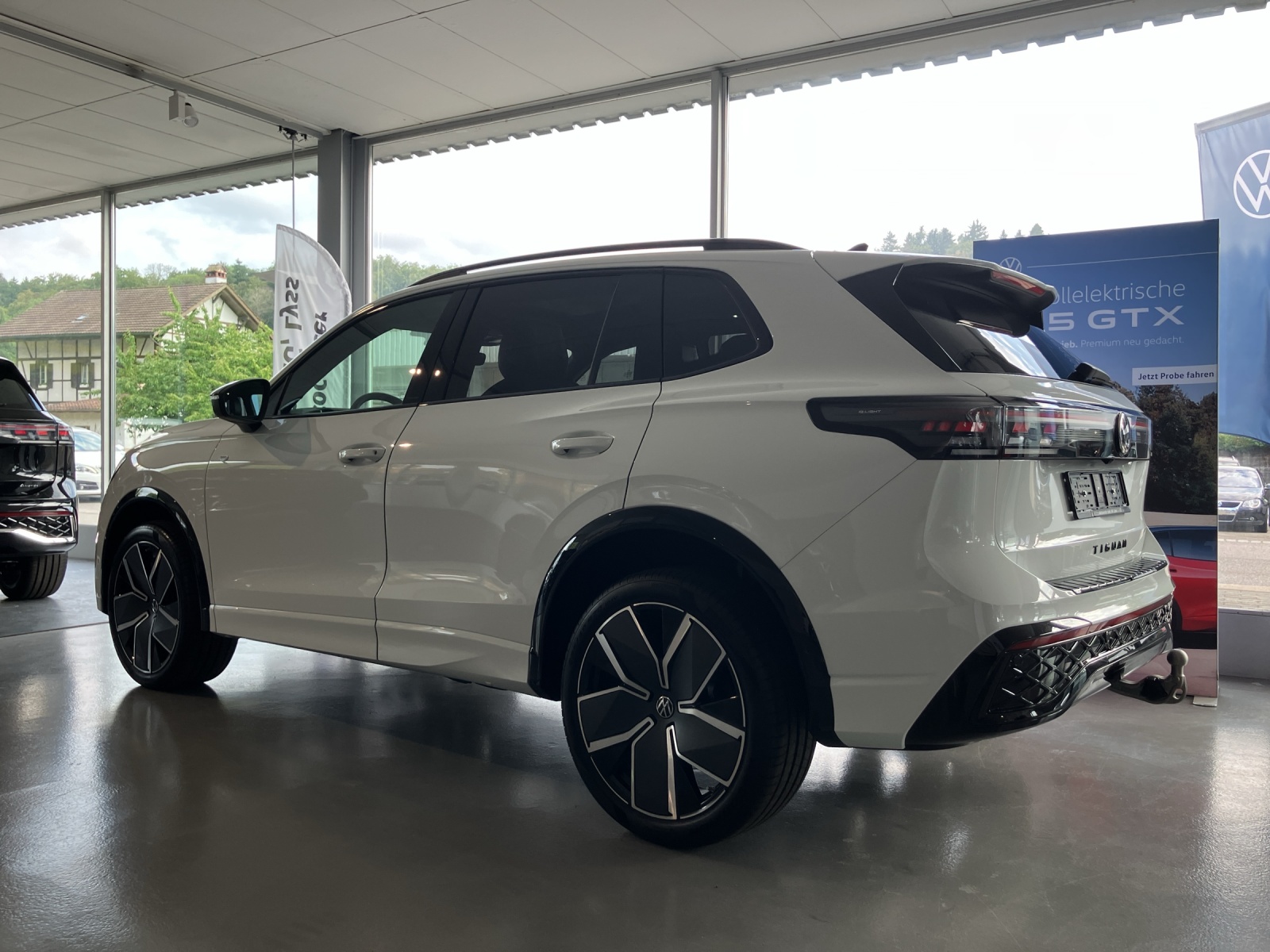 VW Tiguan 2.0 TSI DSG R-Line United 4Motion-image-2