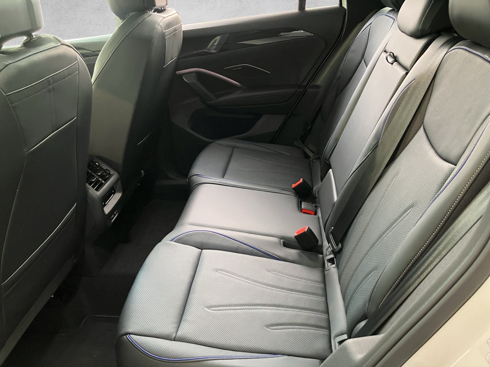 VW Tiguan 2.0 TSI DSG R-Line United 4Motion-image-7