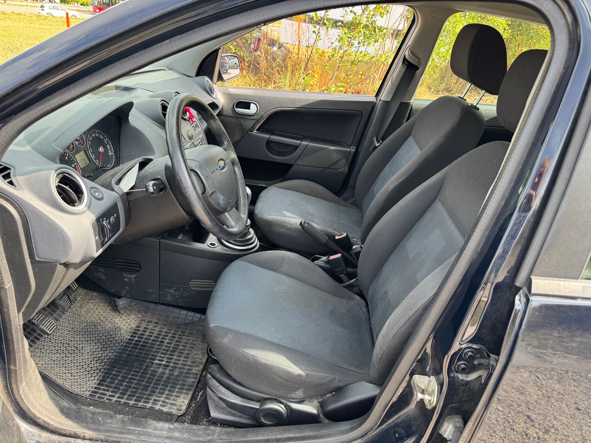 FORD Fiesta 1.4 16V Trend-image-3