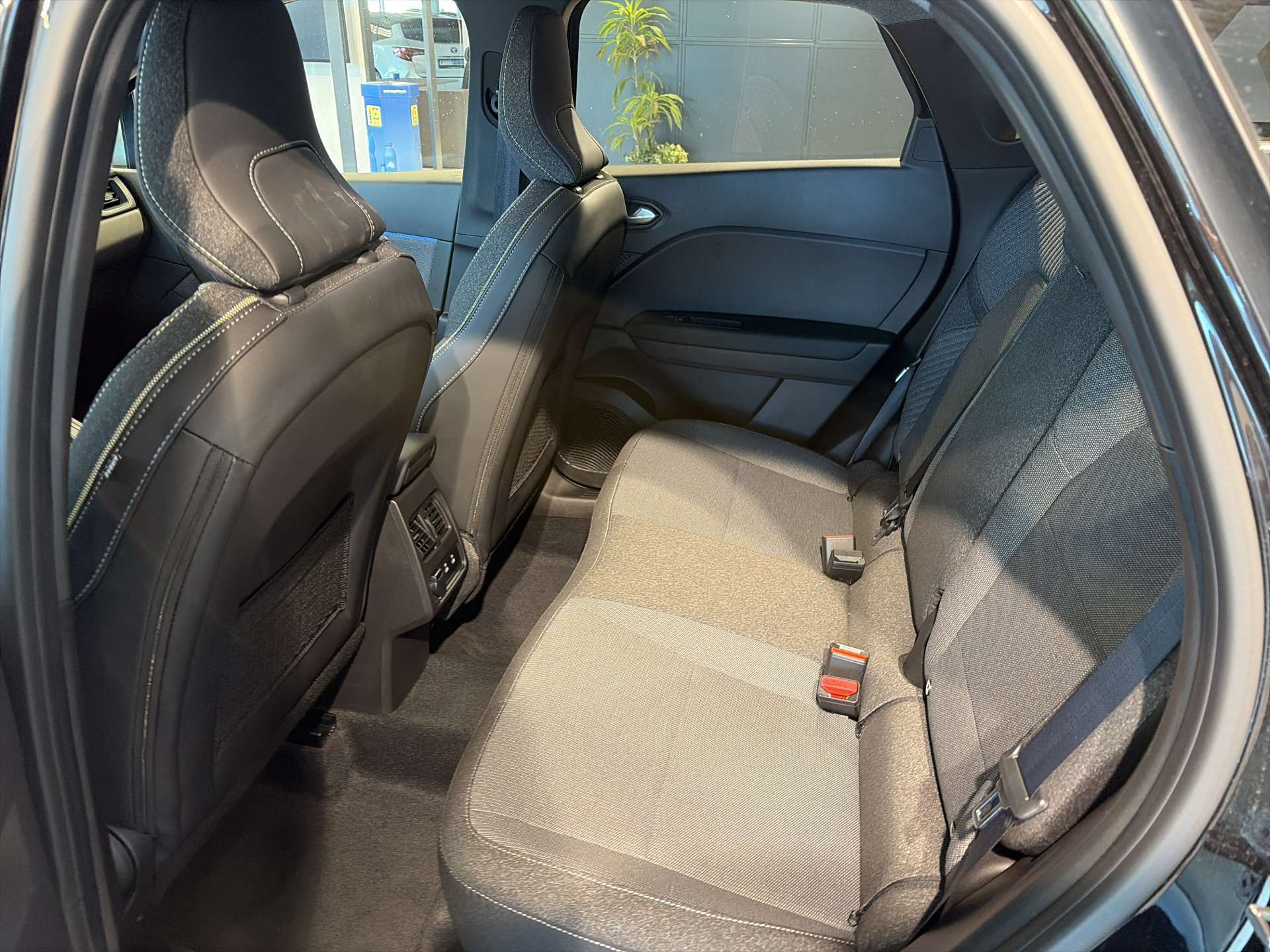 RENAULT Captur 1.8 E-Tech 160 Techno DHT-Automat-image-6