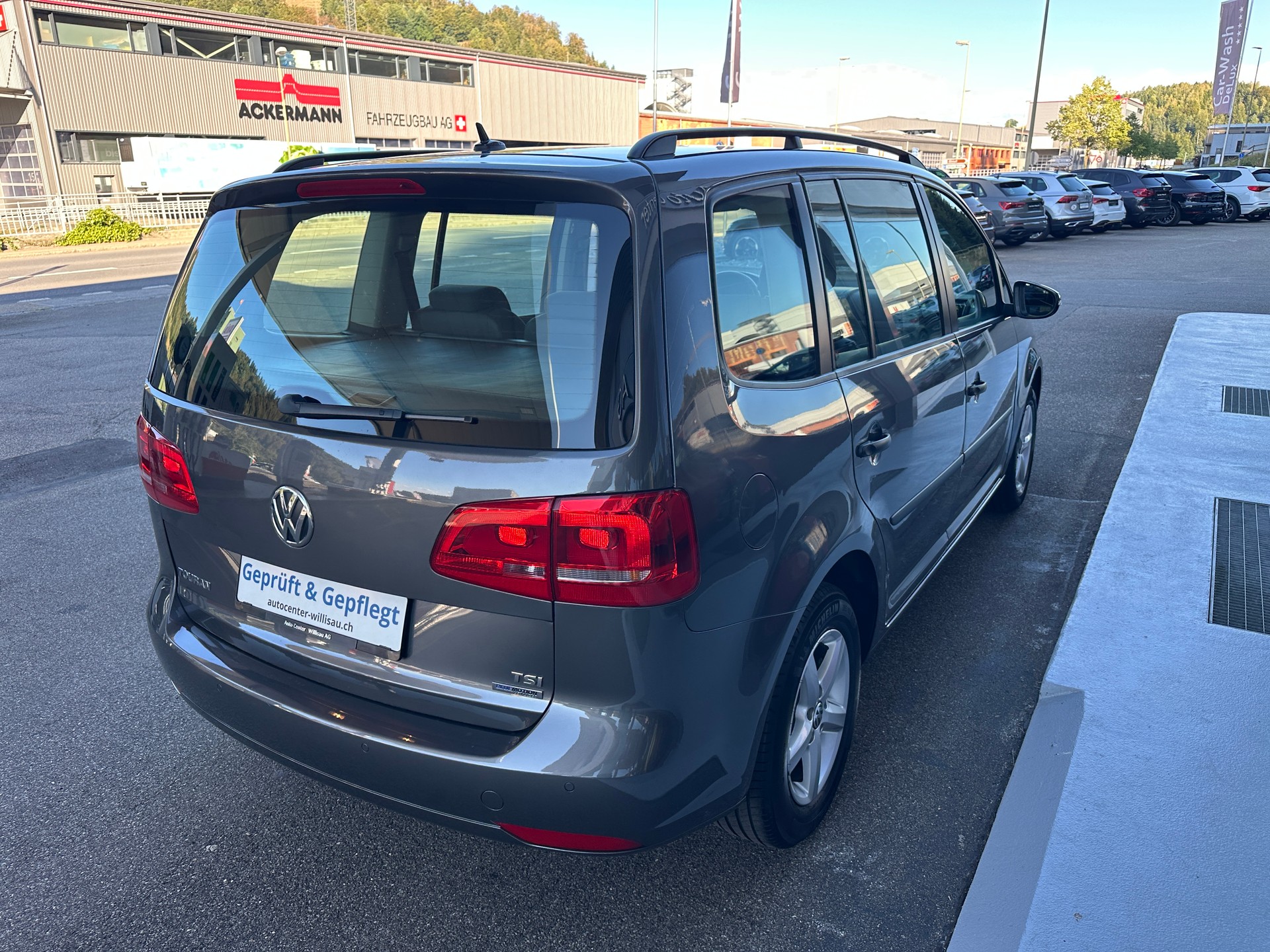 VW Touran 1.2 TSI BlueMotion Technology Trendline-image-14