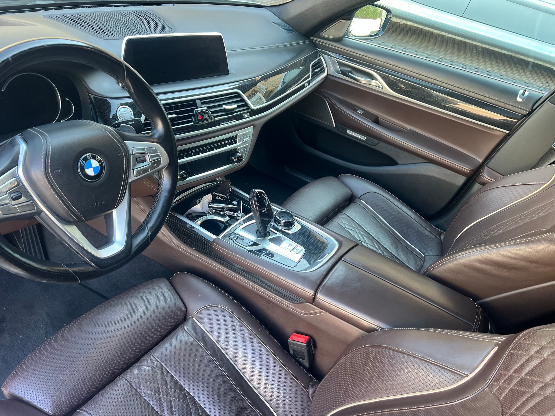 BMW 750i xDrive Steptronic-image-9