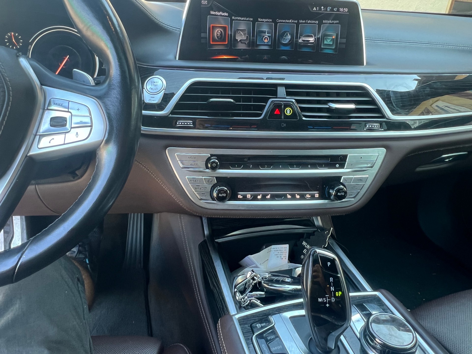 BMW 750i xDrive Steptronic-image-10
