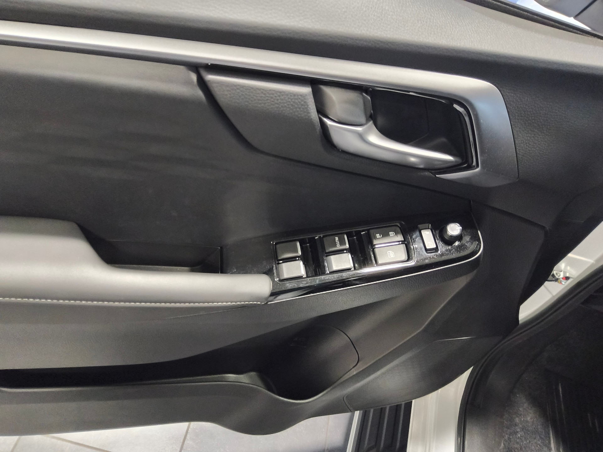 ISUZU Isuzu D-Max Crew Prestige 2.2-image-16