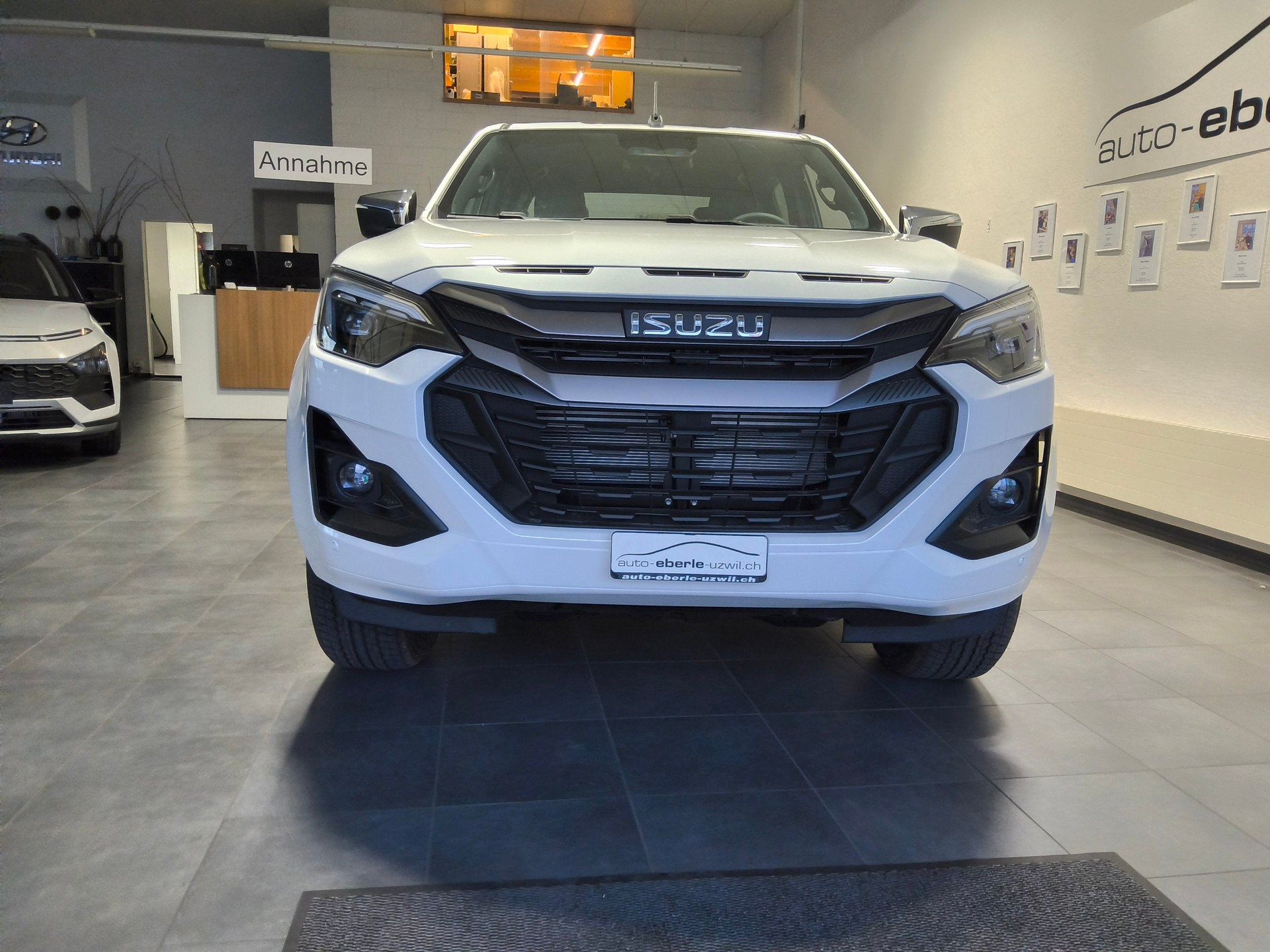 ISUZU Isuzu D-Max Crew Prestige 2.2-image-2