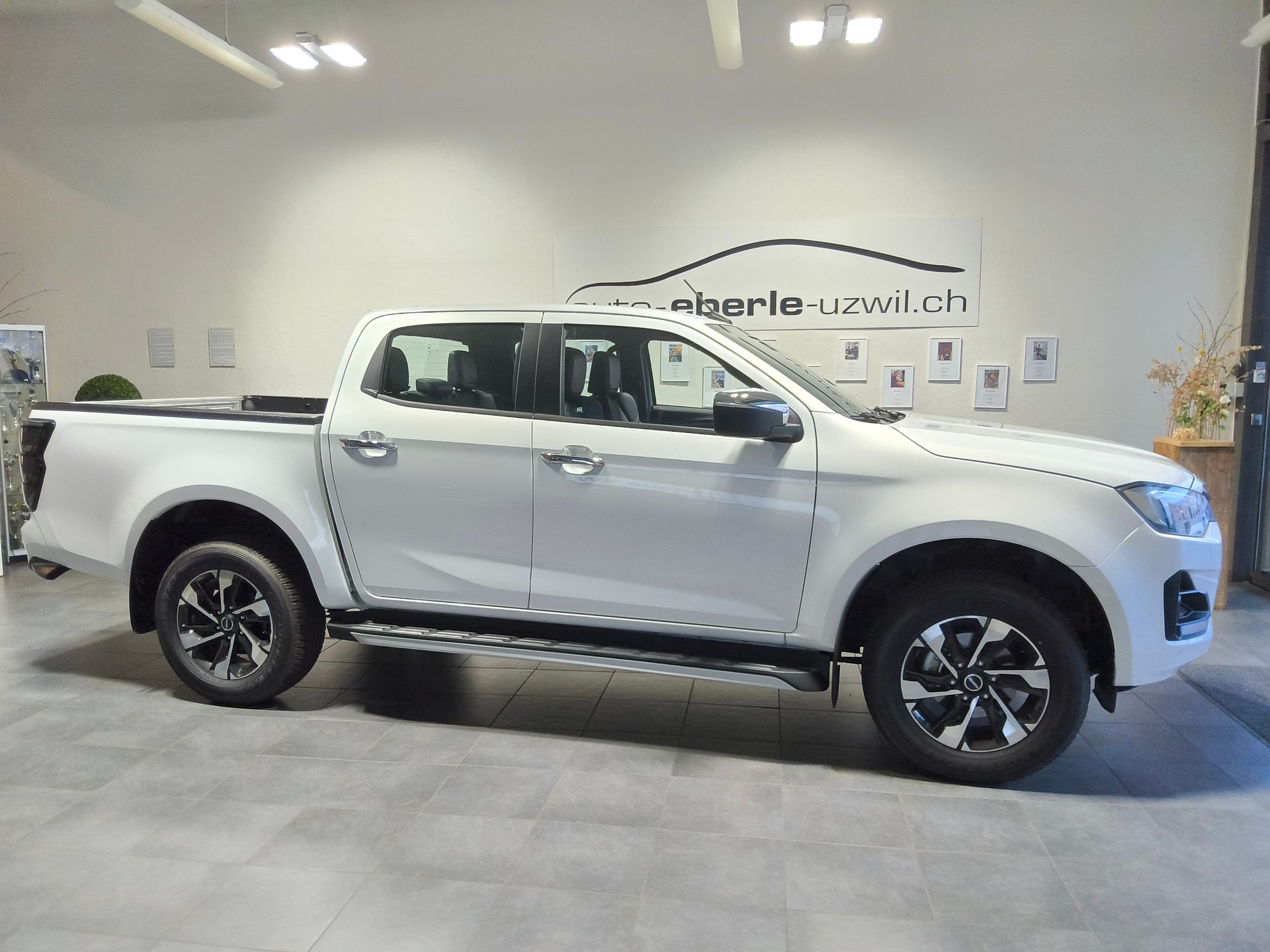 ISUZU Isuzu D-Max Crew Prestige 2.2-image-0