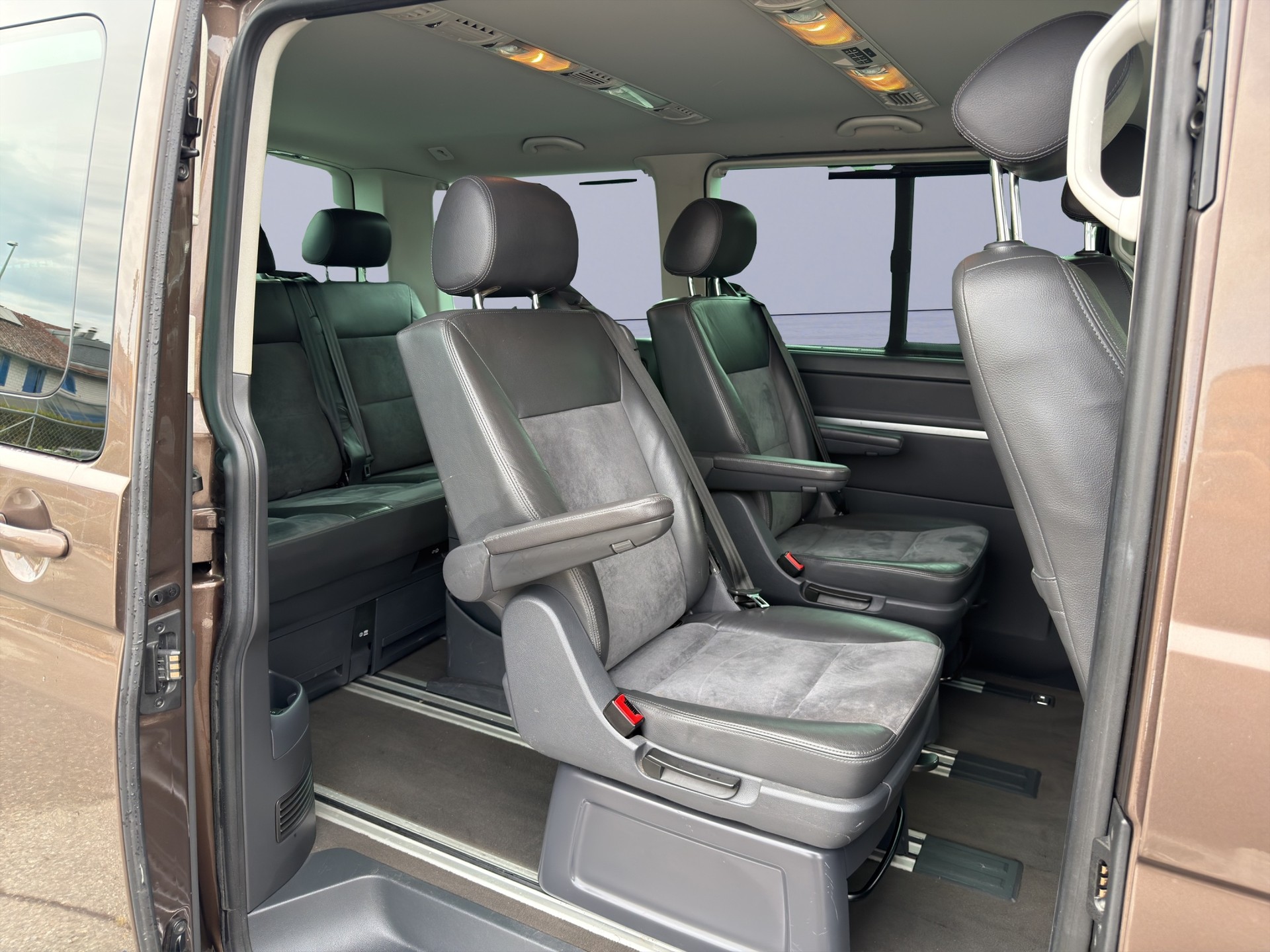 VW T5 Multivan 2.0 Bi-TDI CR Highline 4Motion DSG-image-12