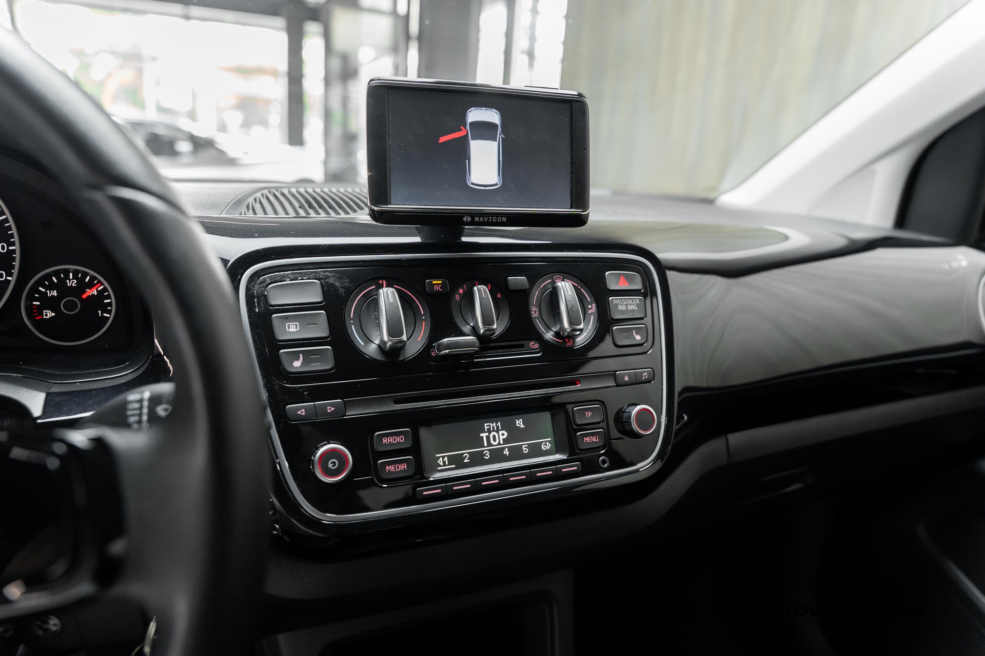 VW Up 1.0 high up-image-10