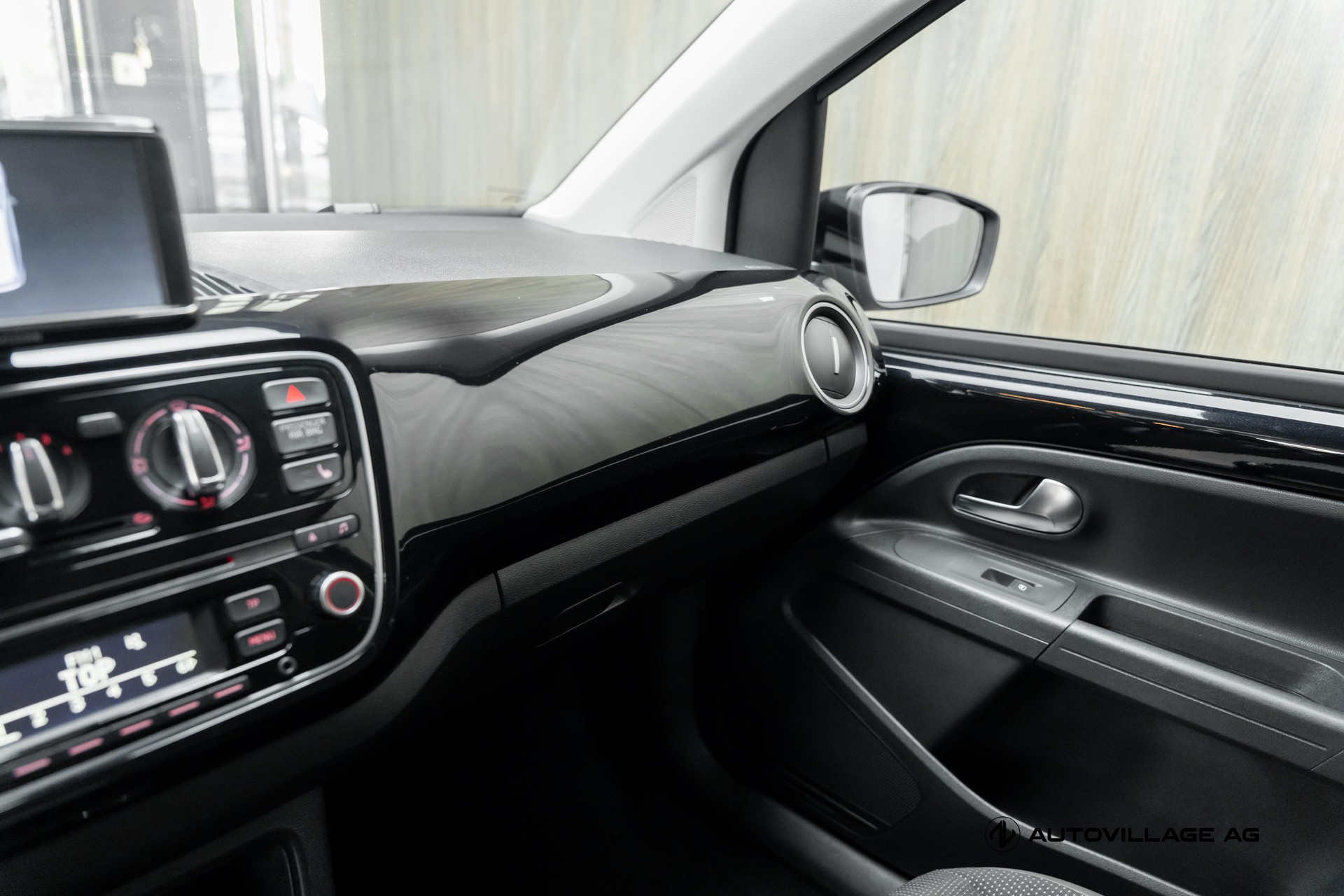 VW Up 1.0 high up-image-17