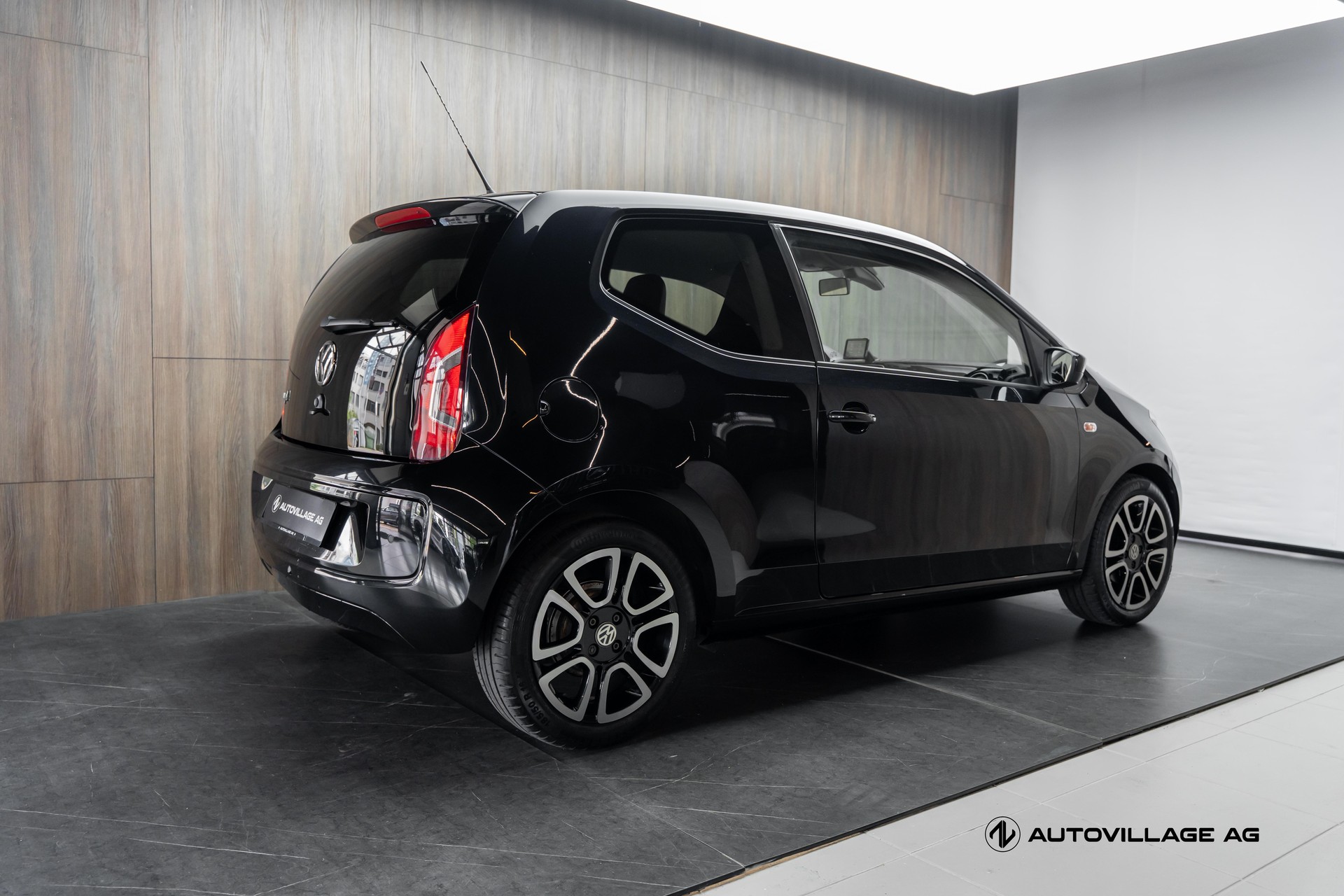 VW Up 1.0 high up-image-1