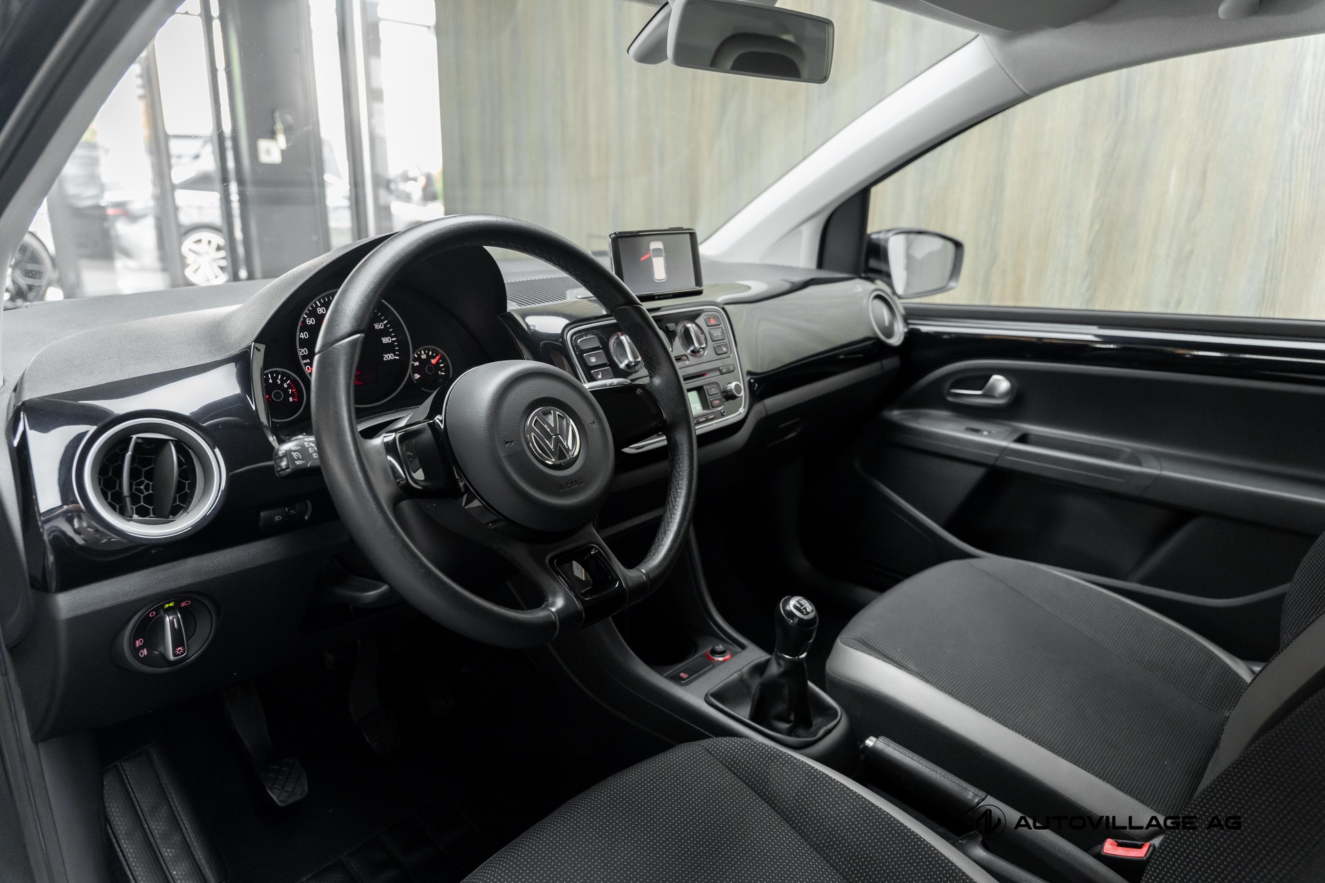 VW Up 1.0 high up-image-3