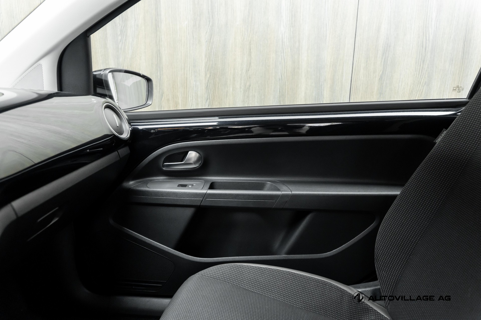 VW Up 1.0 high up-image-18