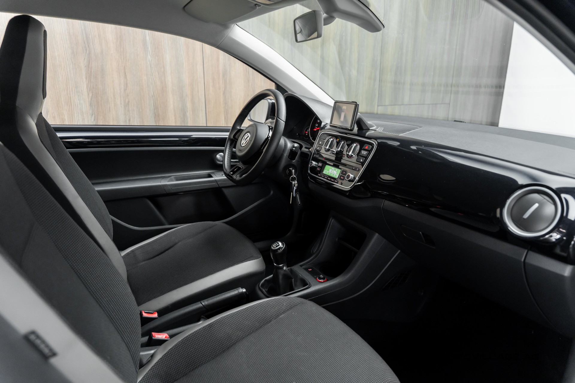 VW Up 1.0 high up-image-7
