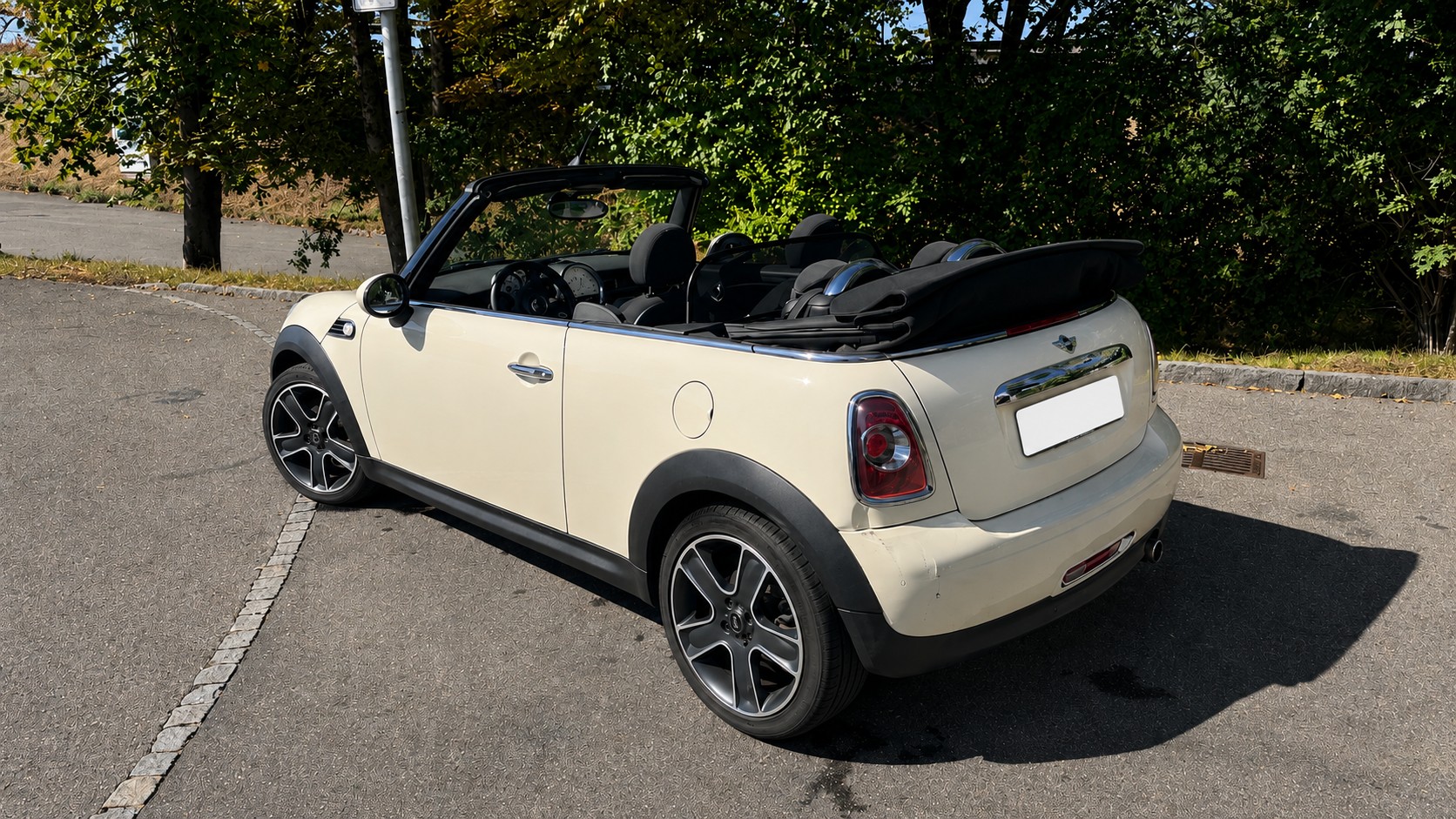 MINI 1.6i Cooper-image-2