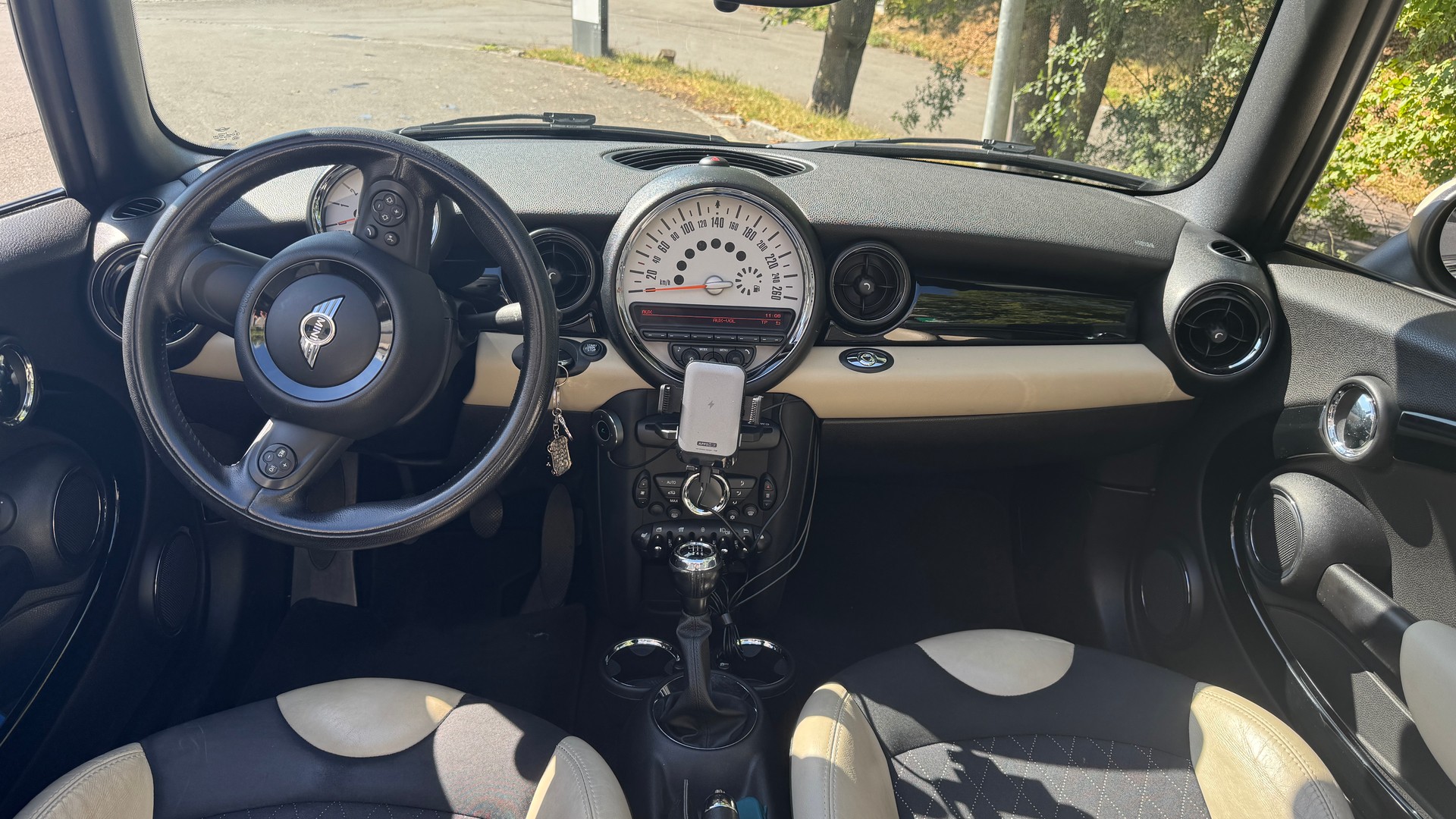 MINI 1.6i Cooper-image-4