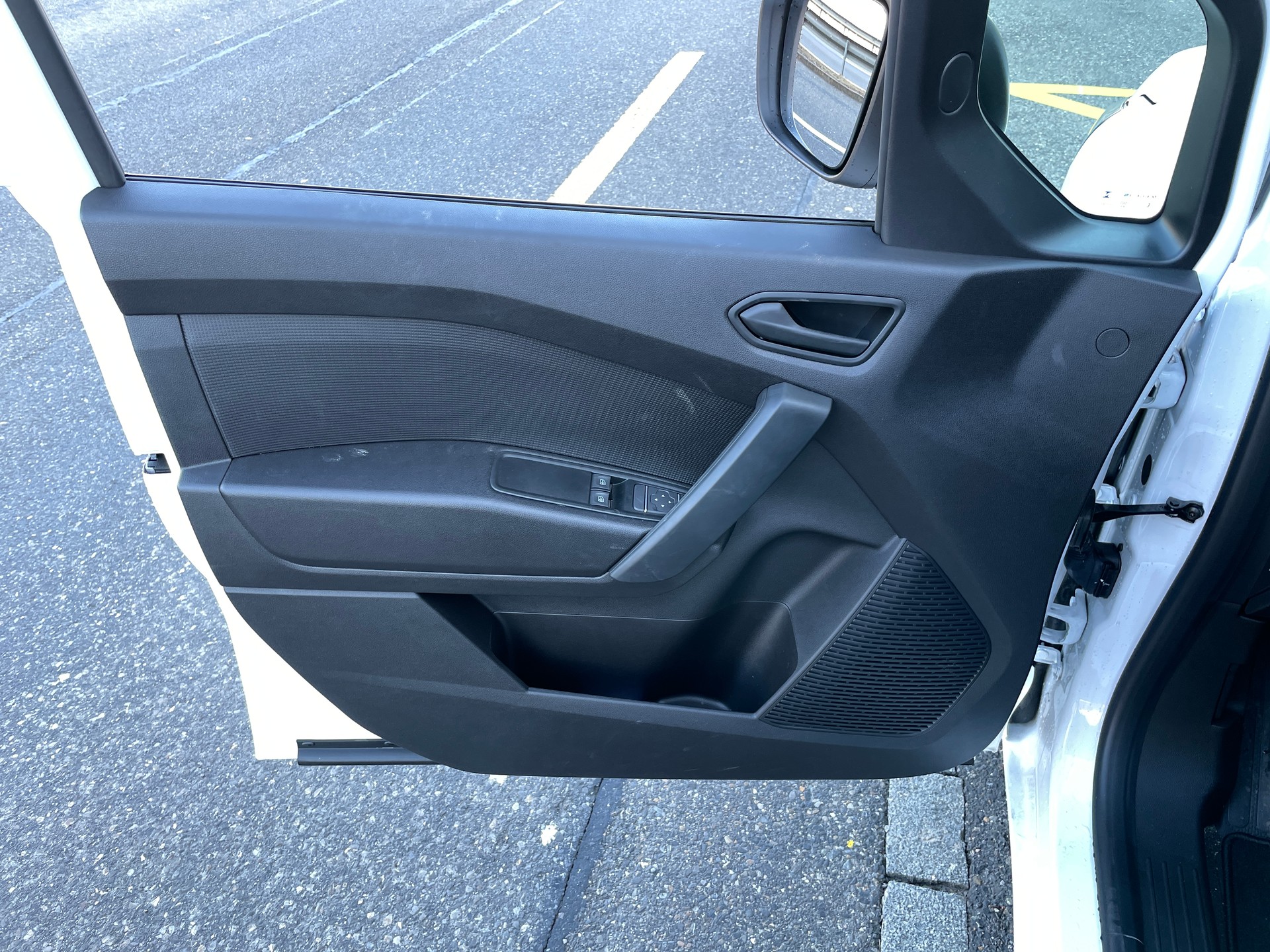 NISSAN Townstar EV45 kWh 22kW L2 Acenta-image-11