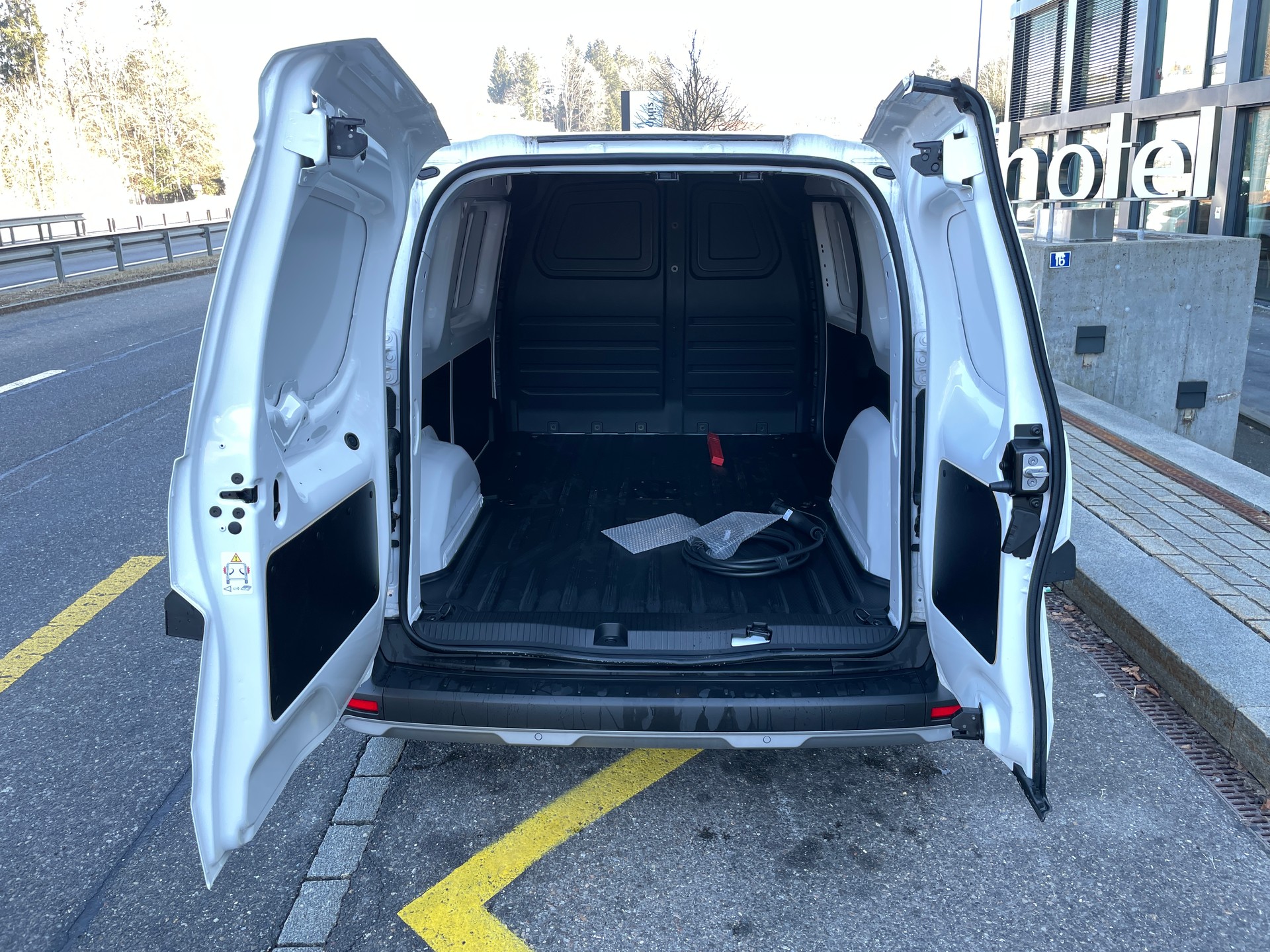 NISSAN Townstar EV45 kWh 22kW L2 Acenta-image-7