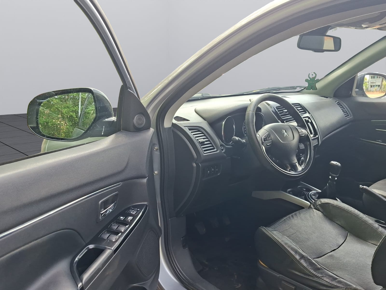 PEUGEOT 4008 1.8 HDi Allure 4WD-image-11