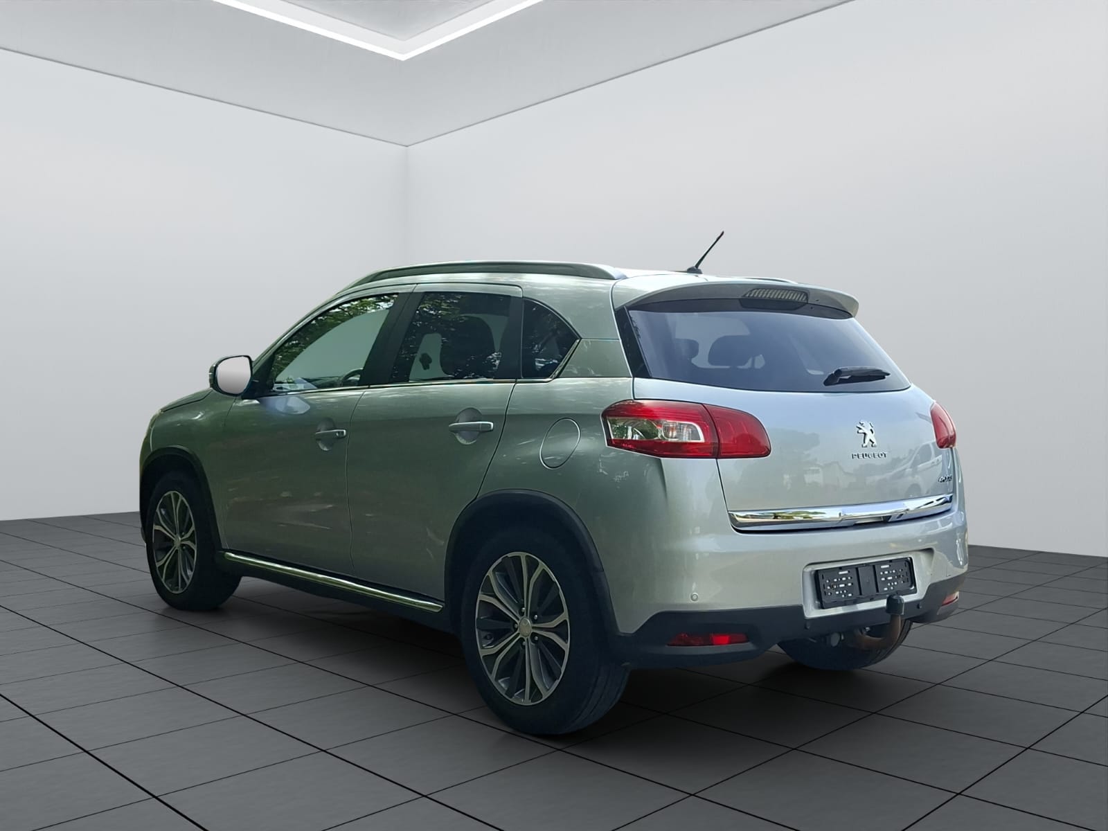 PEUGEOT 4008 1.8 HDi Allure 4WD-image-4